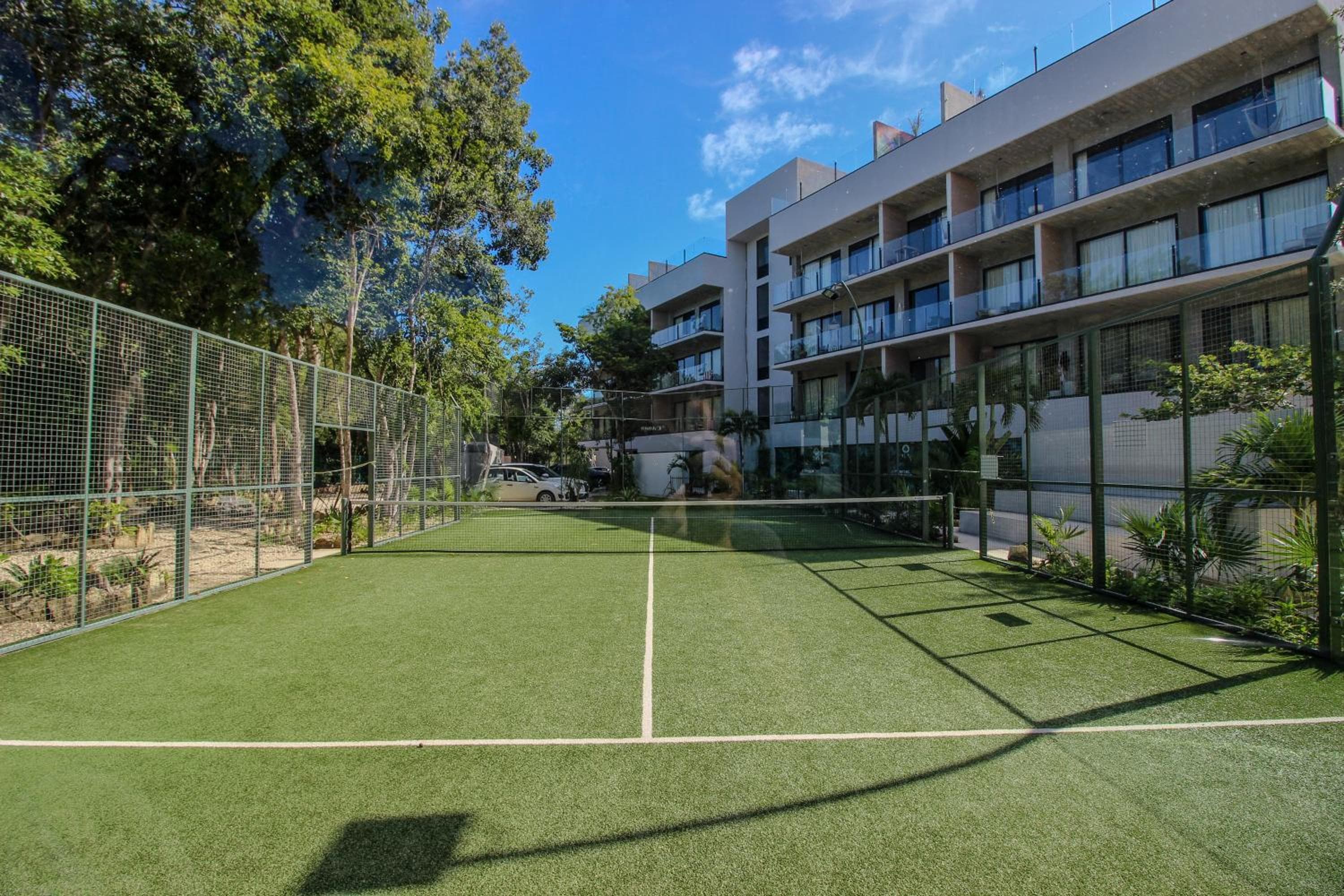 Top Location Studio with Rooftop Pool, Gym and Padel Court — 30