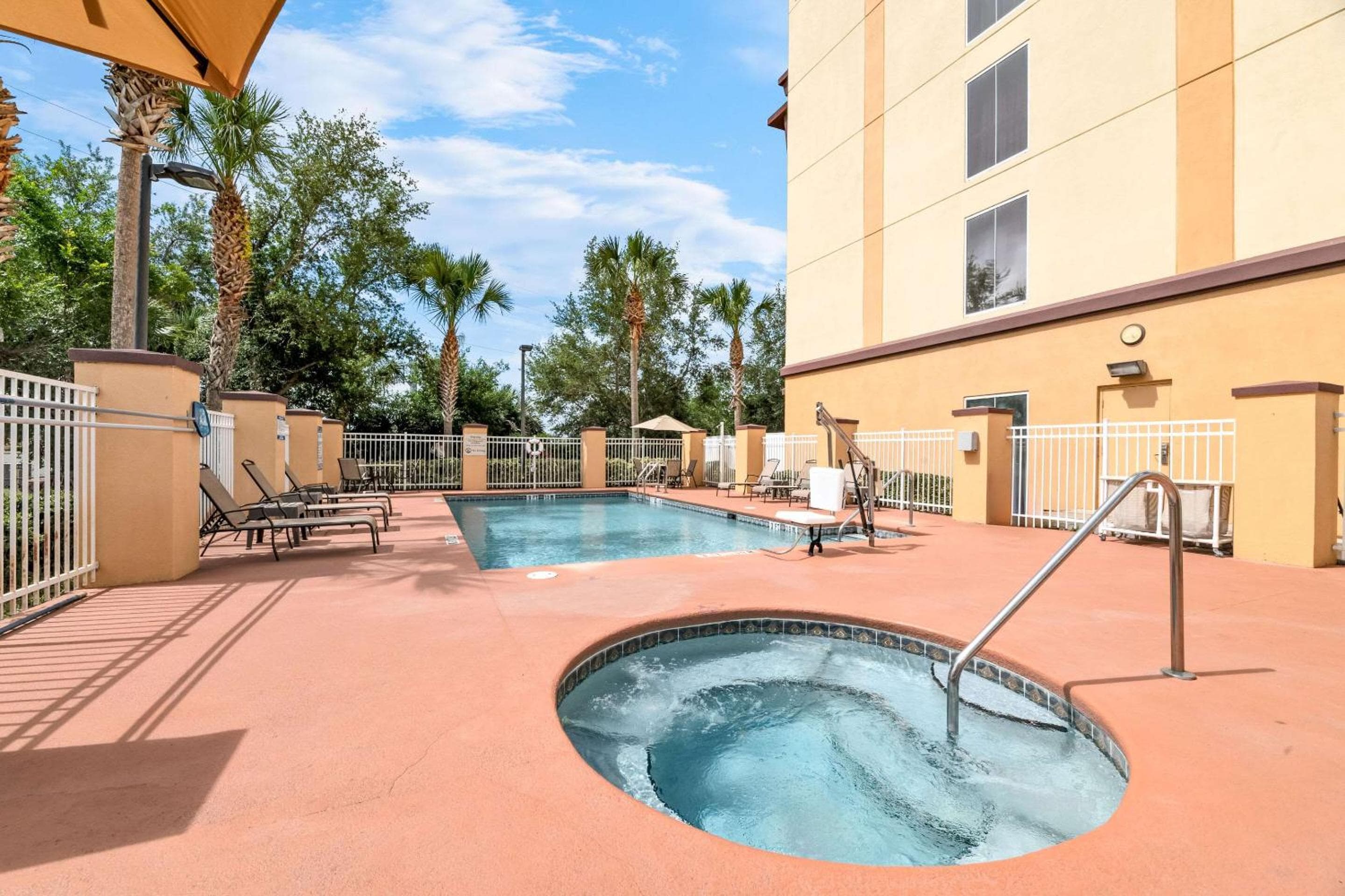 Comfort Suites Orlando Airport — 12