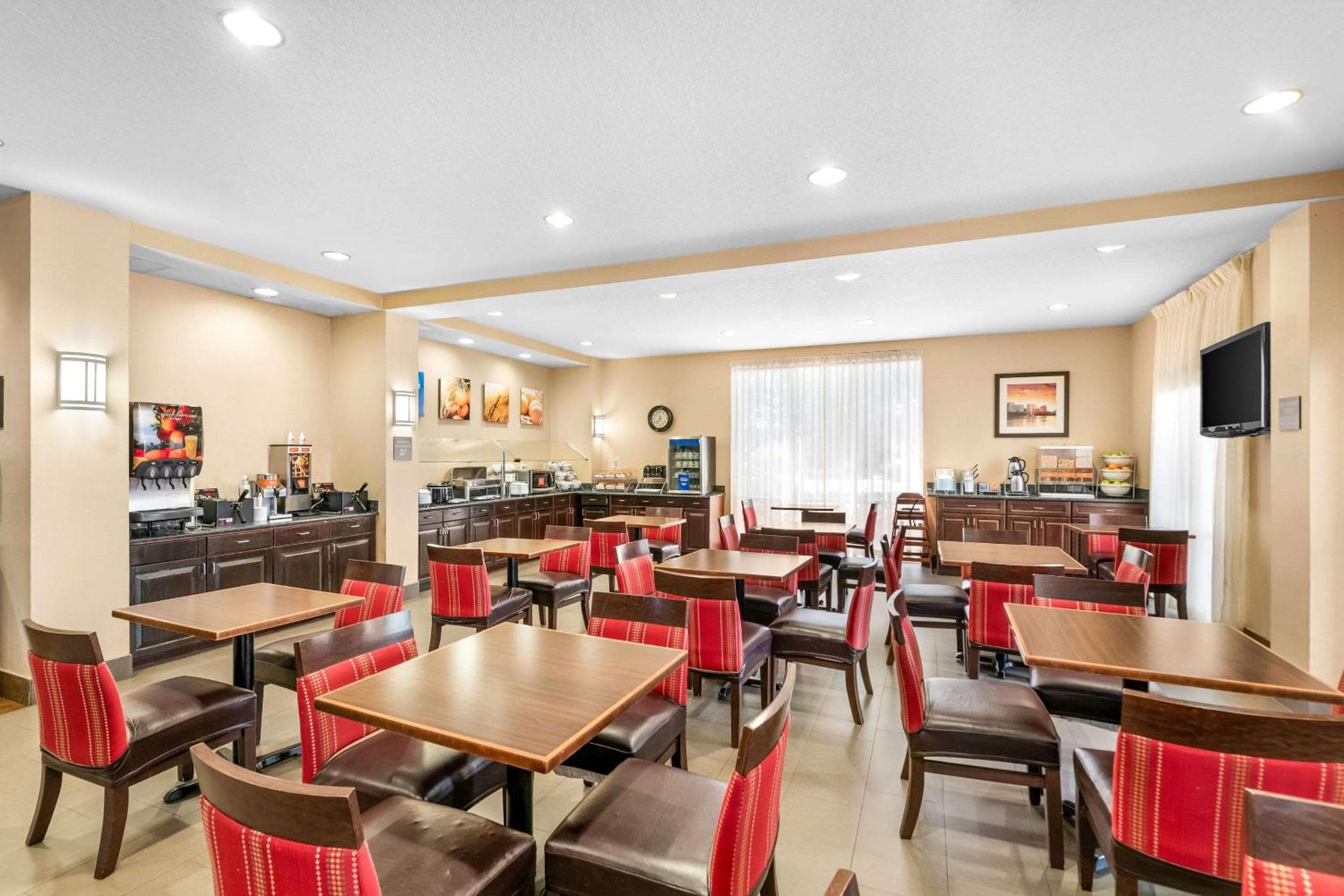 Comfort Suites Orlando Airport — 16