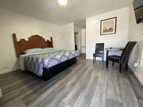 Lucky cuss Motel — 2
