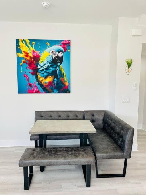 Modern Downtown Townhouse, Sleep 8, Games, Garage — 30