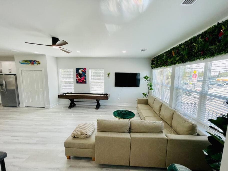 Modern Downtown Townhouse, Sleep 8, Games, Garage — 5