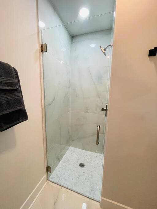 Modern Downtown Townhouse, Sleep 8, Games, Garage — 29