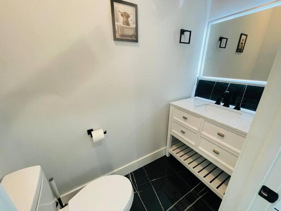 Modern Downtown Townhouse, Sleep 8, Games, Garage — 8