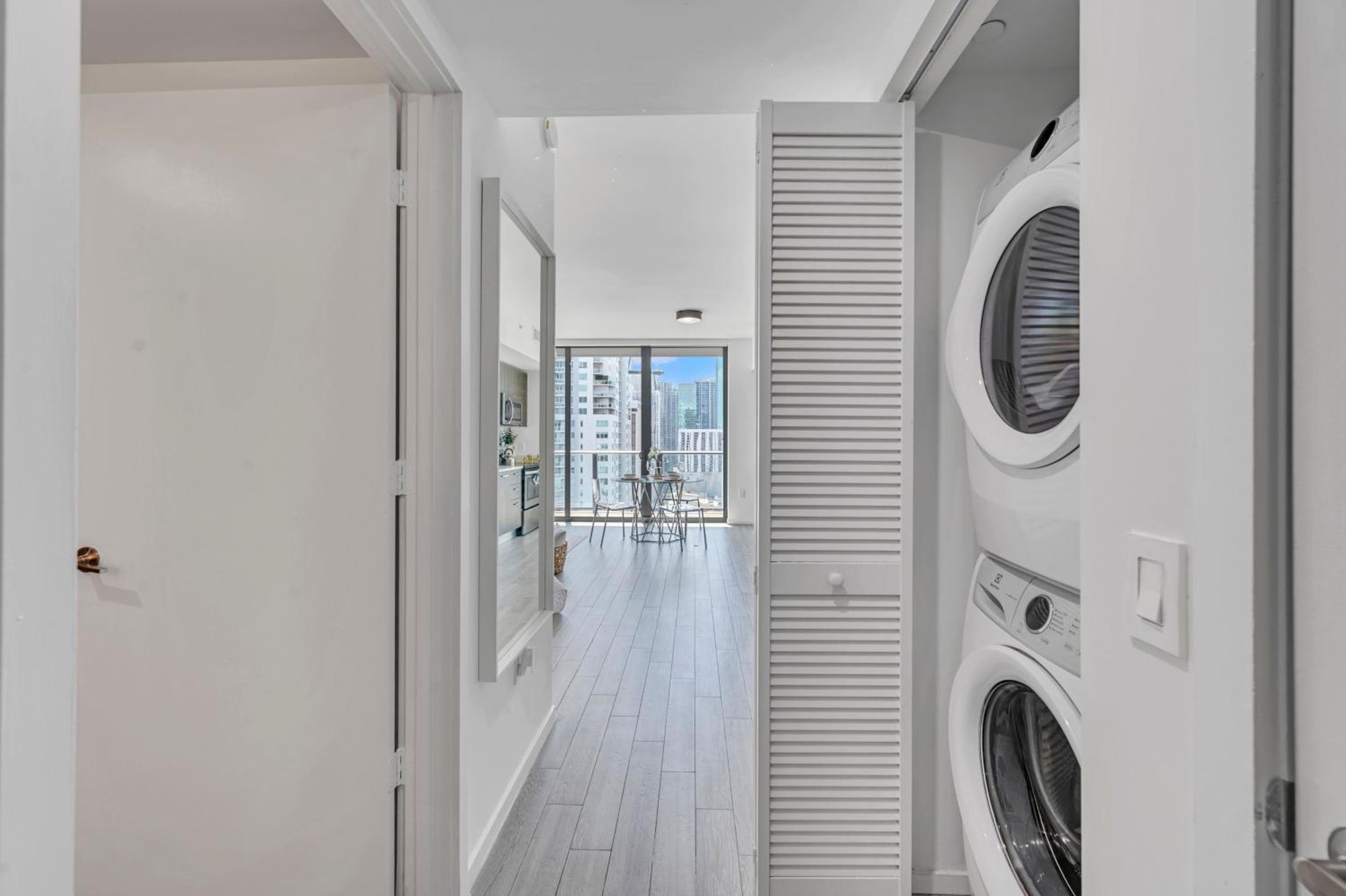 Mesmerizing Views Corner Condo — 14