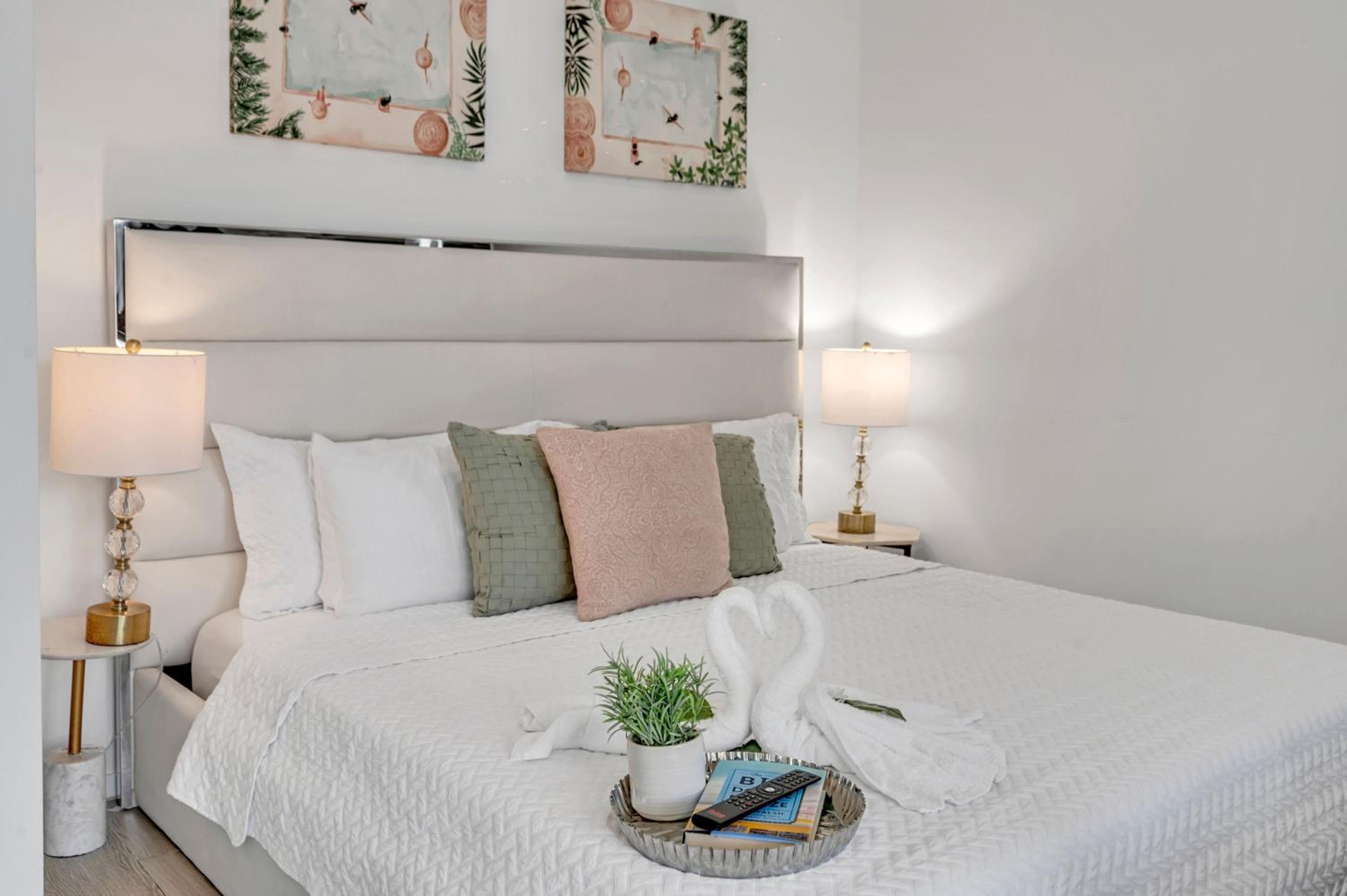 Mesmerizing Views Corner Condo — 27