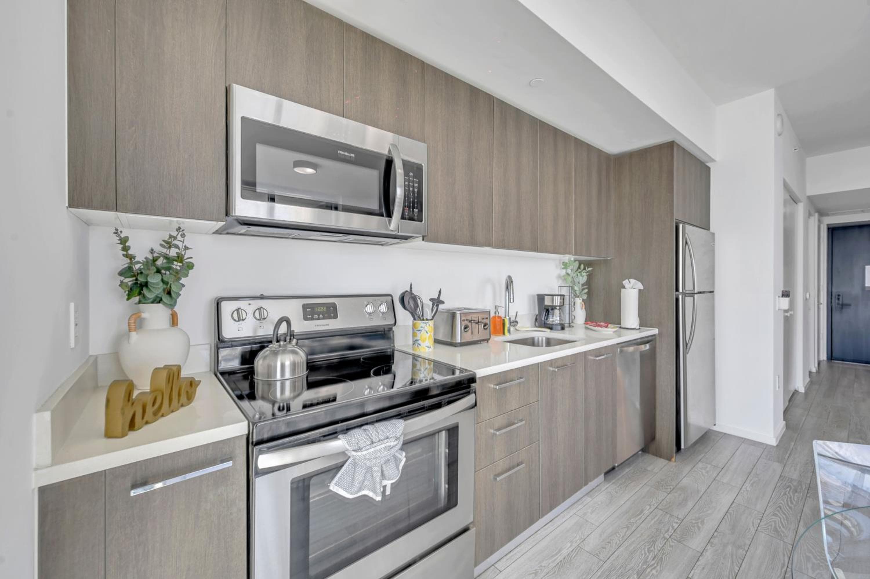 Mesmerizing Views Corner Condo — 12