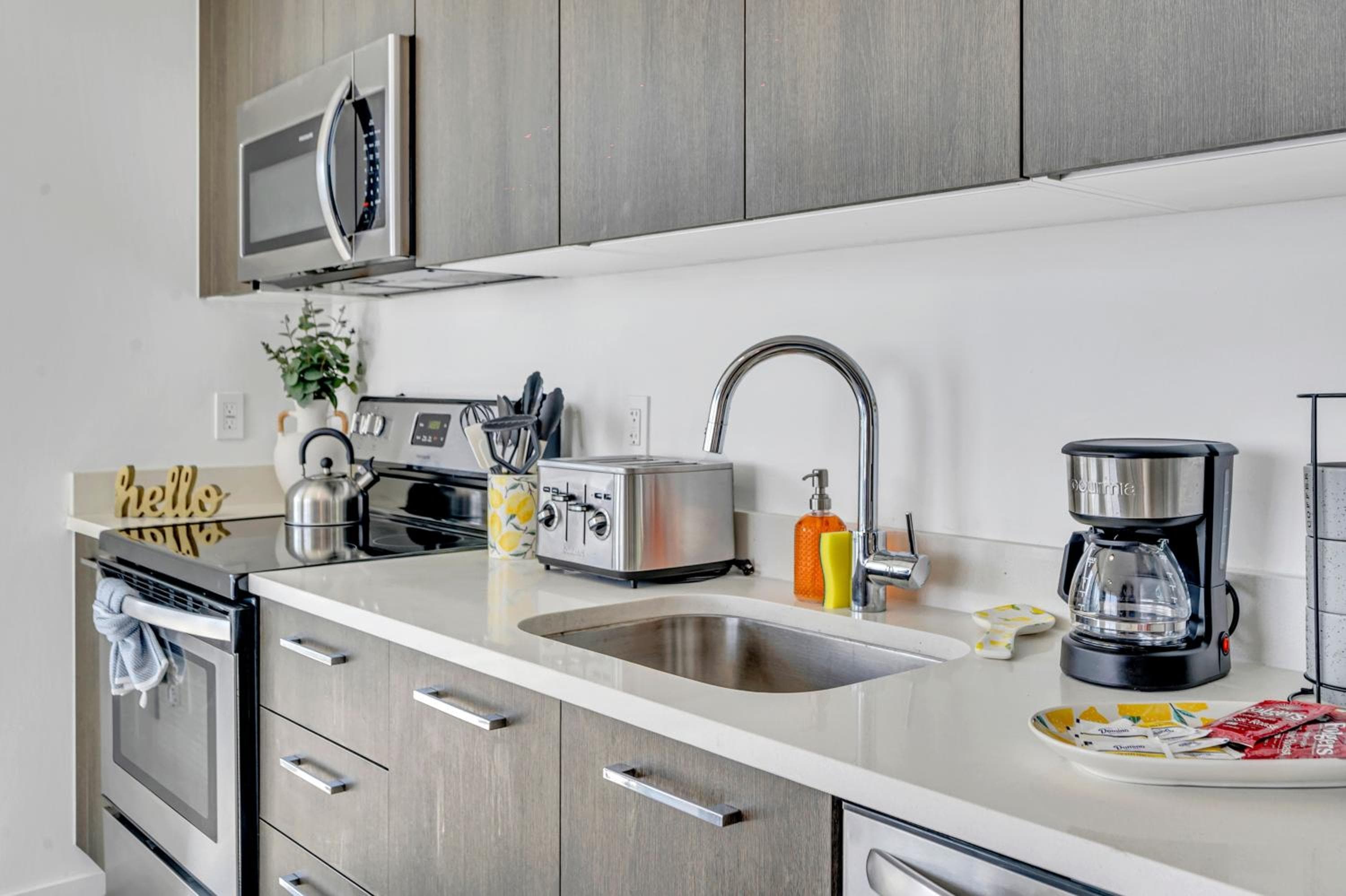 Mesmerizing Views Corner Condo — 7