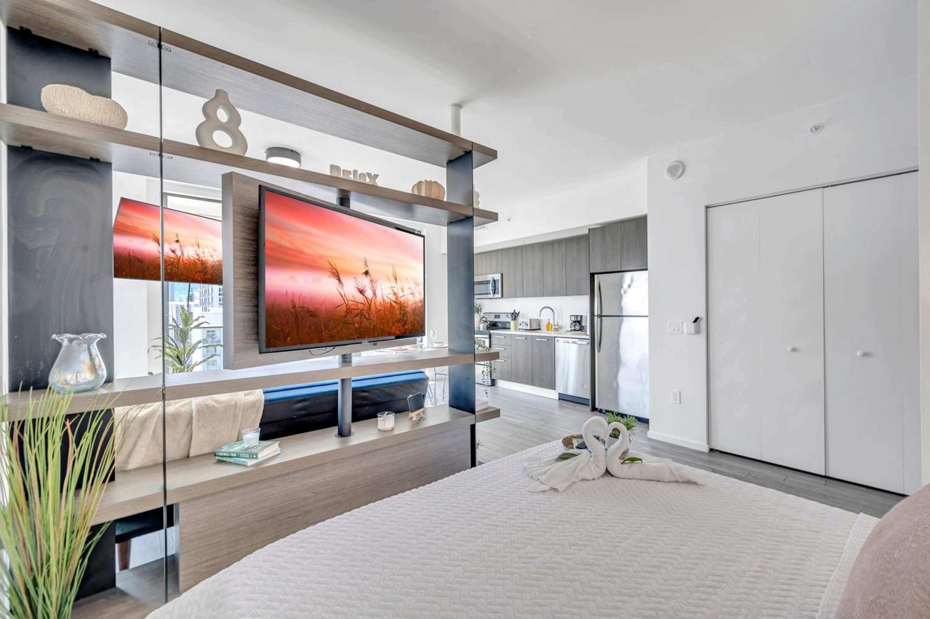 Mesmerizing Views Corner Condo — 8