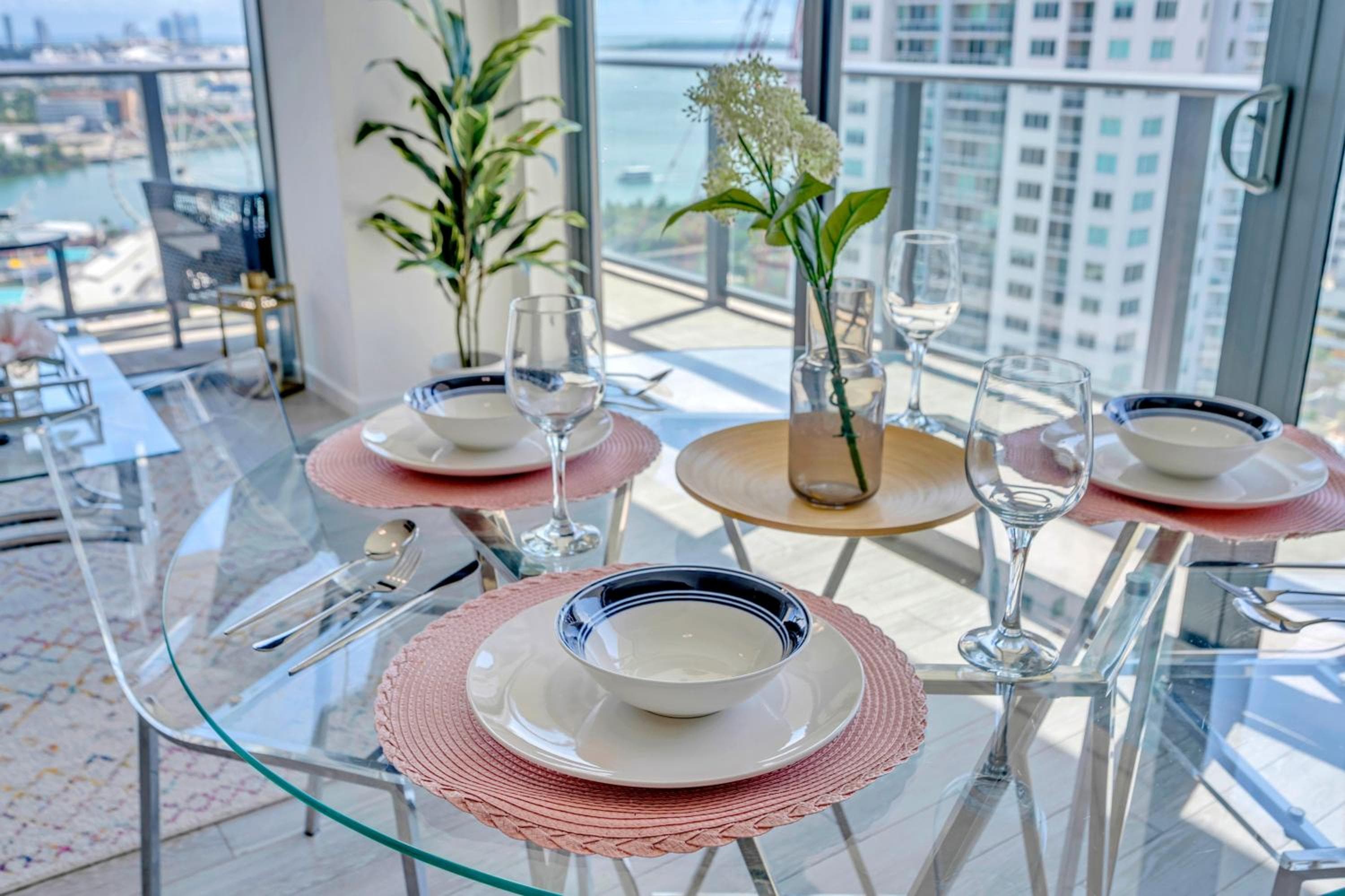 Mesmerizing Views Corner Condo — 9