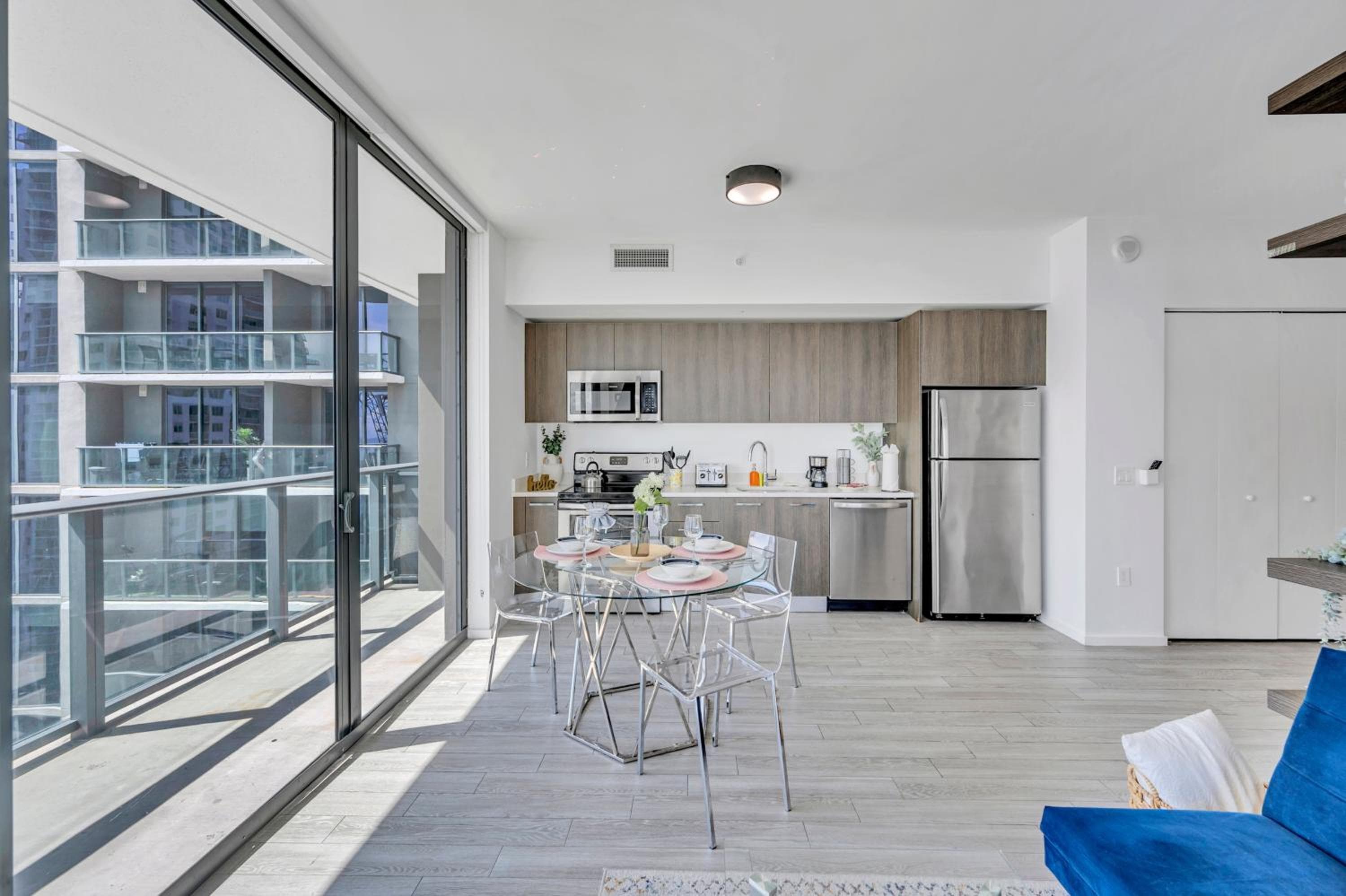 Mesmerizing Views Corner Condo — 21