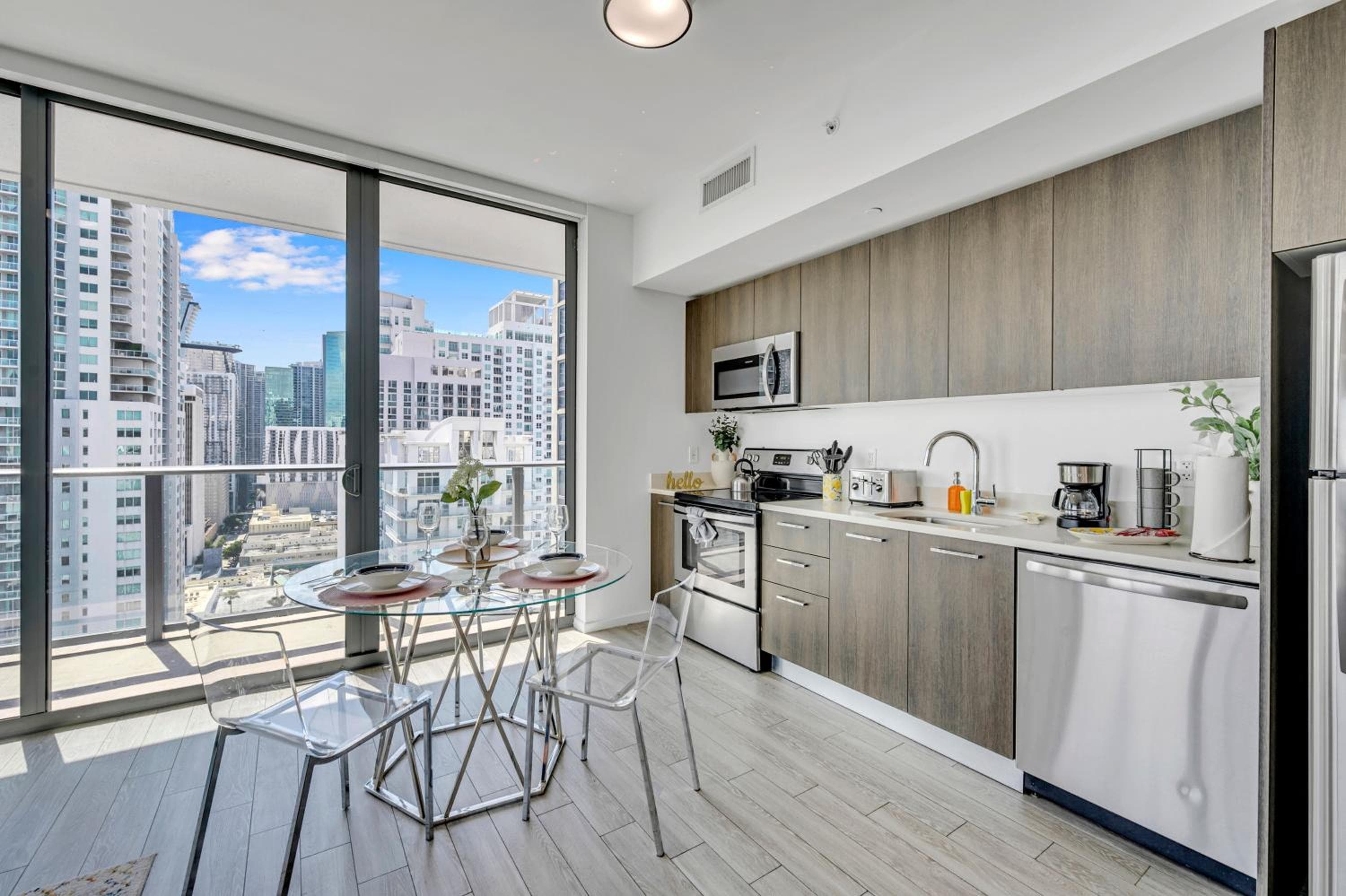 Mesmerizing Views Corner Condo — 6