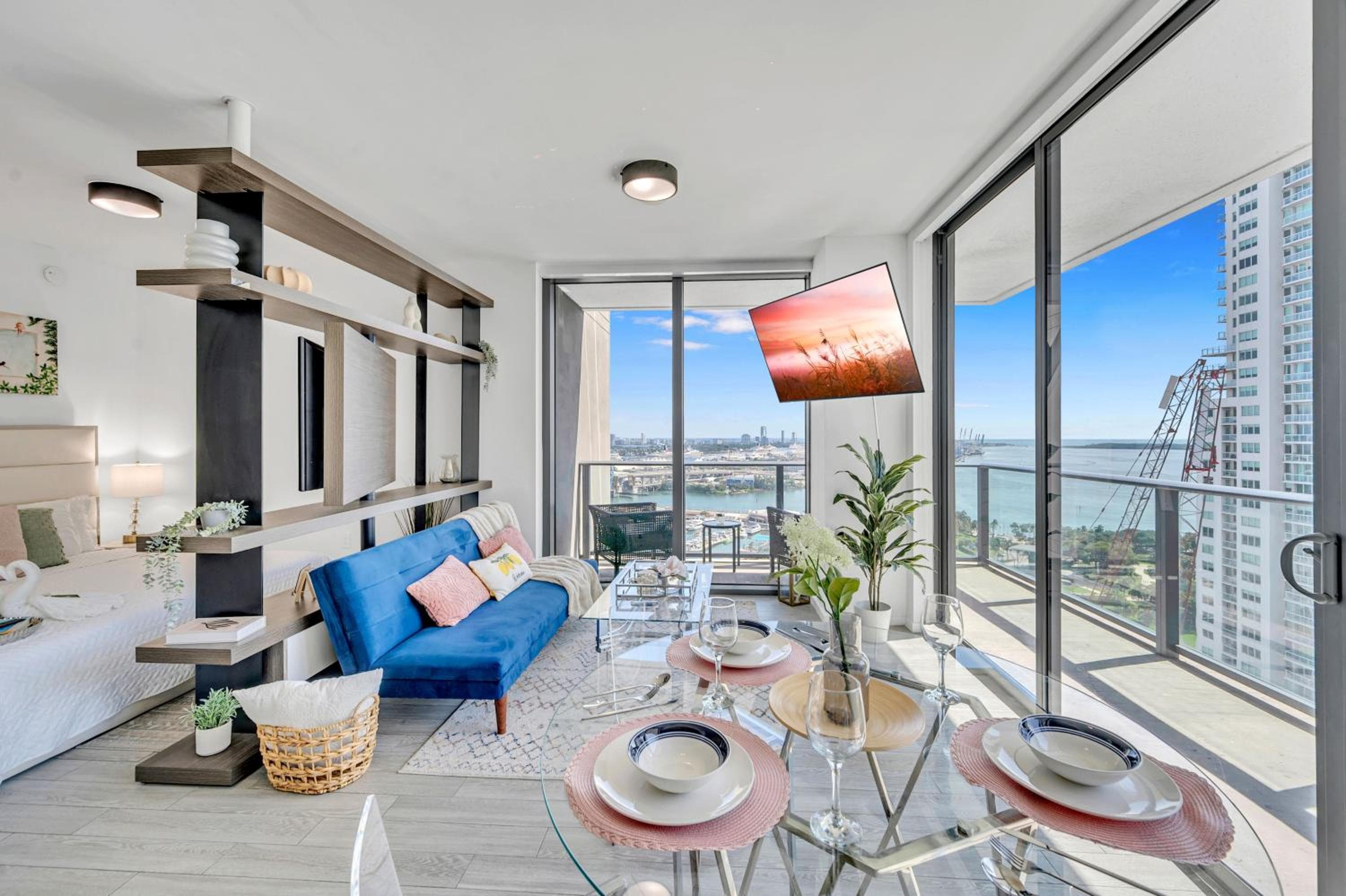 Mesmerizing Views Corner Condo — 15