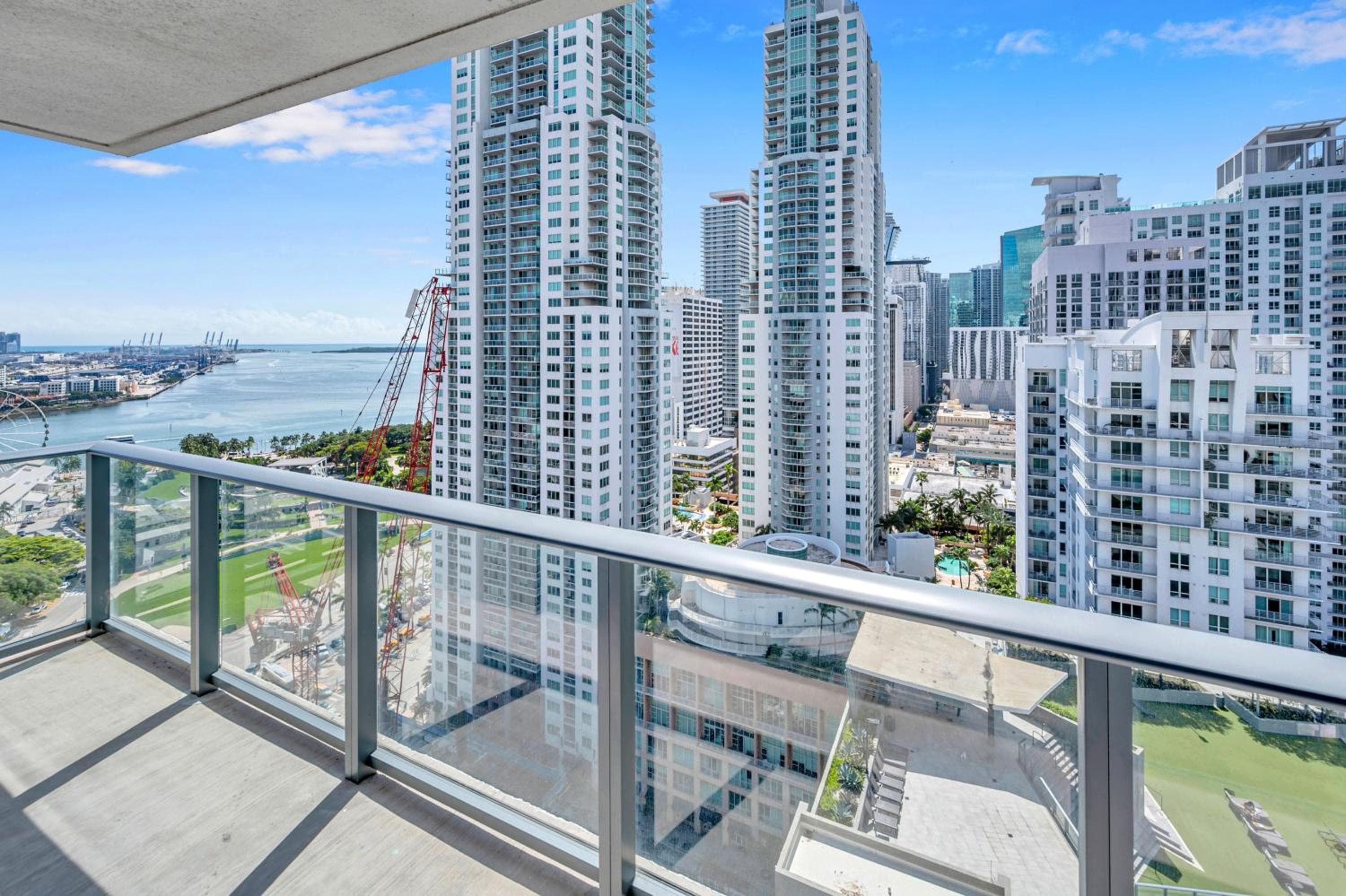 Mesmerizing Views Corner Condo — 11