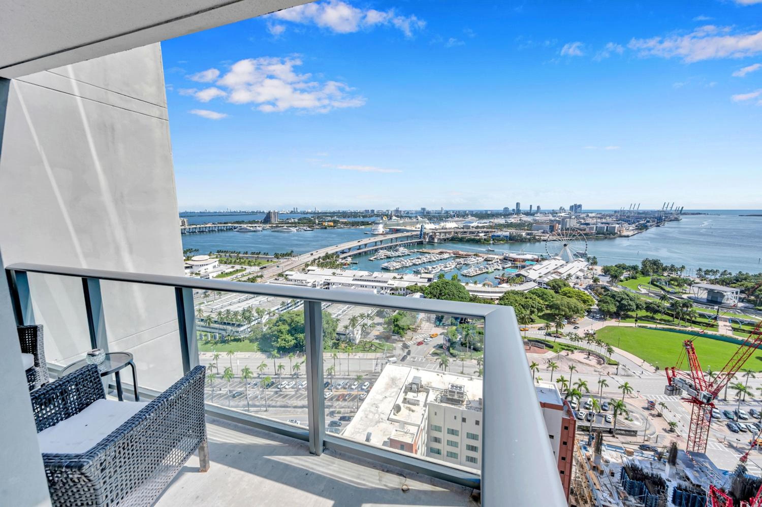 Mesmerizing Views Corner Condo — 26