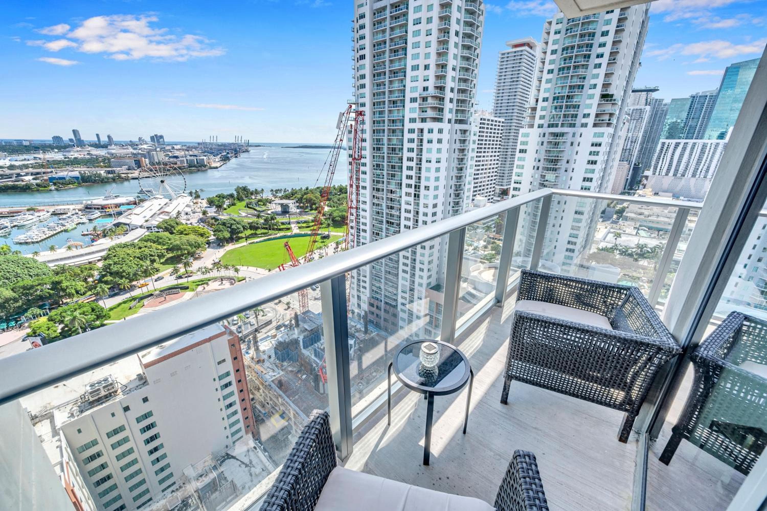 Mesmerizing Views Corner Condo — 3
