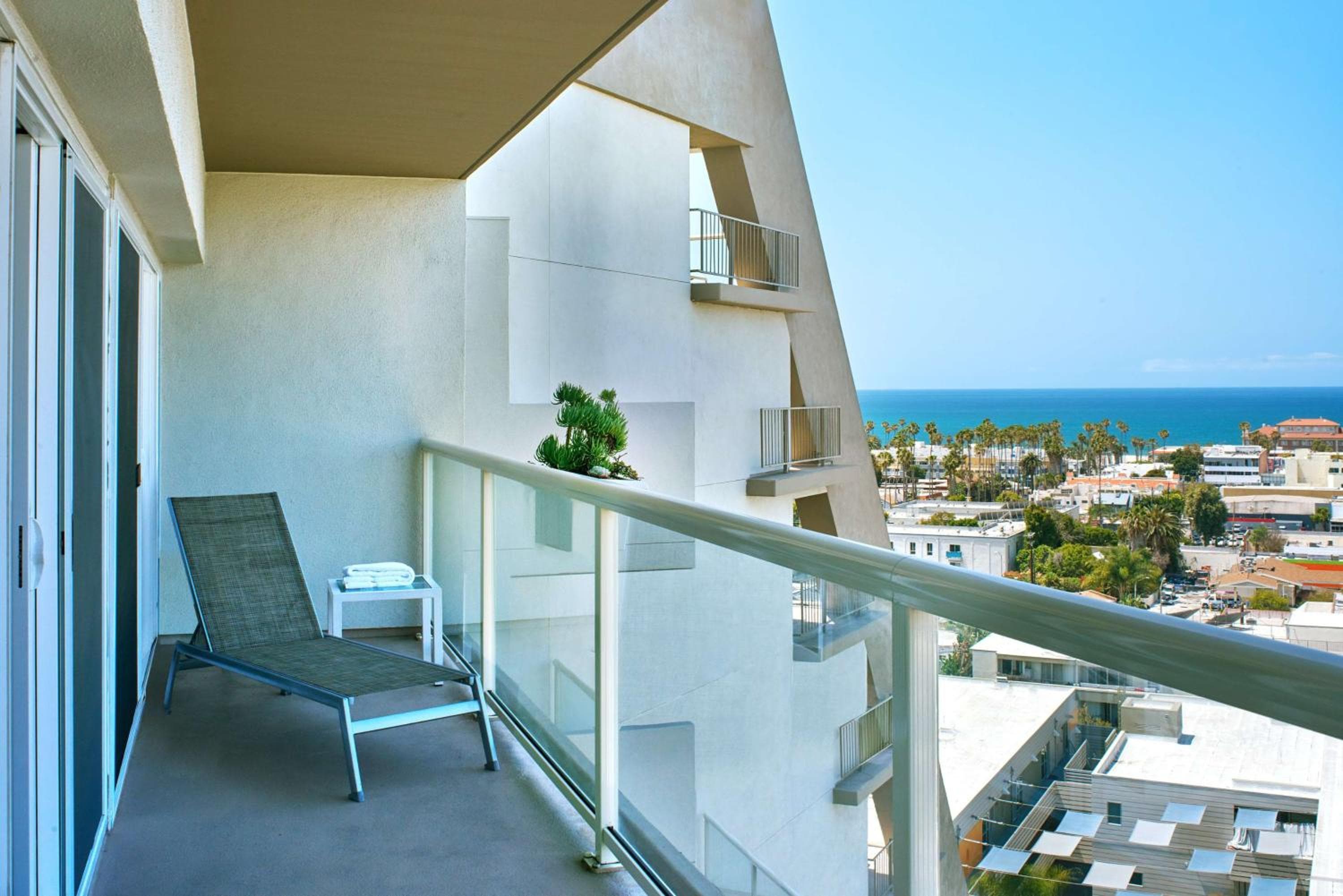 Hyatt Centric Delfina Santa Monica — 9