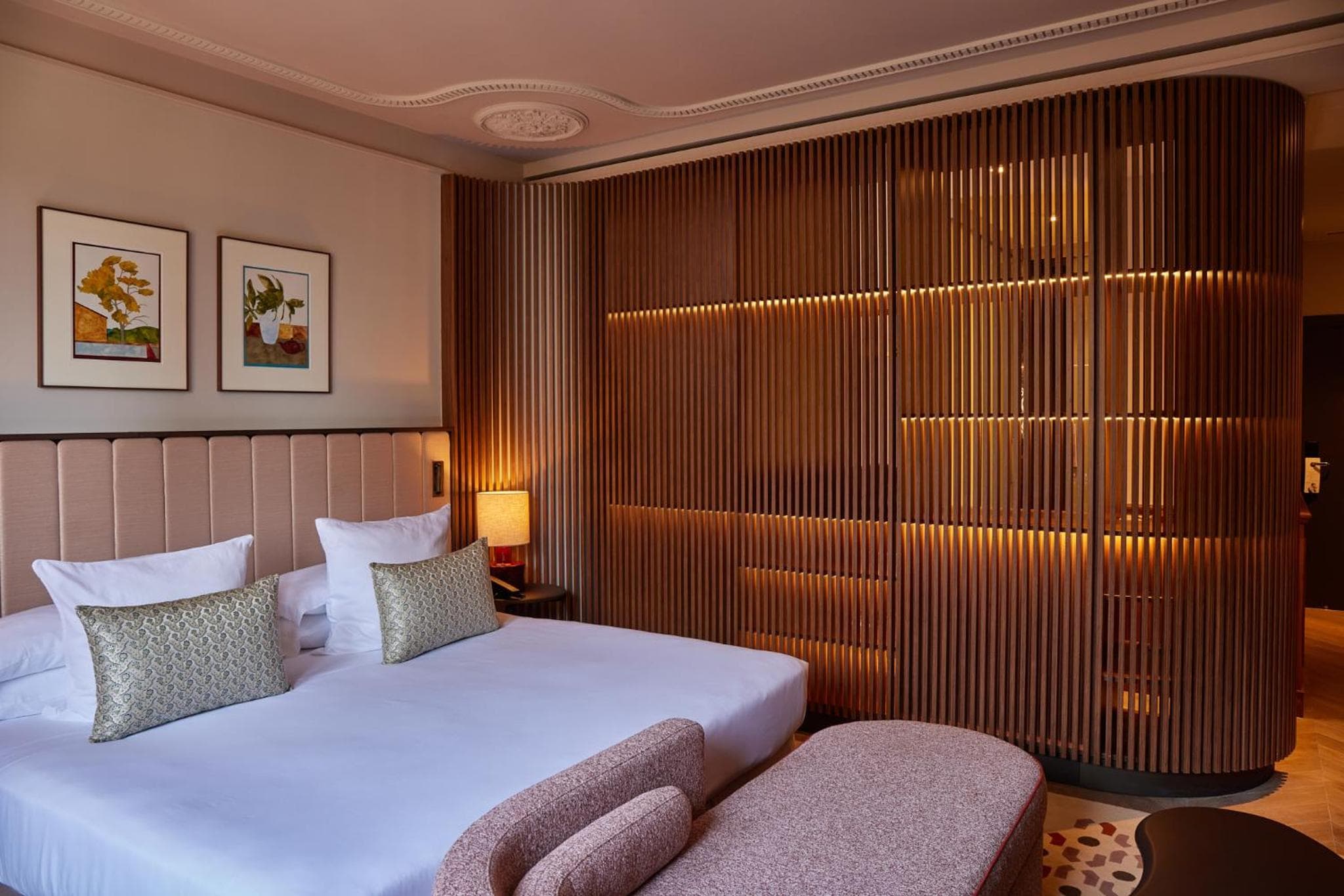 Gran Hotel Central, Pequeños Hoteles de Lujo — 2