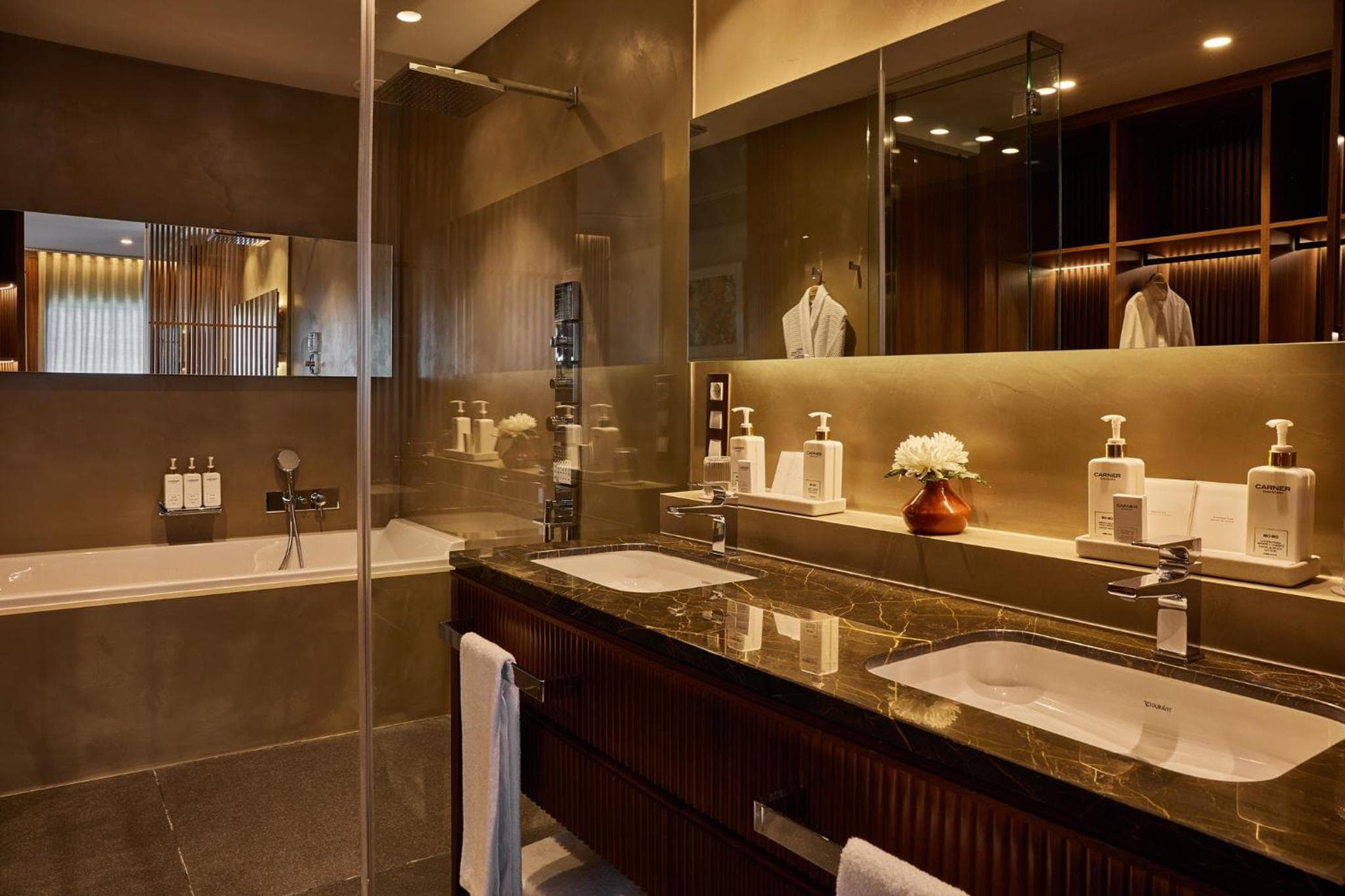 Gran Hotel Central, Pequeños Hoteles de Lujo — 11