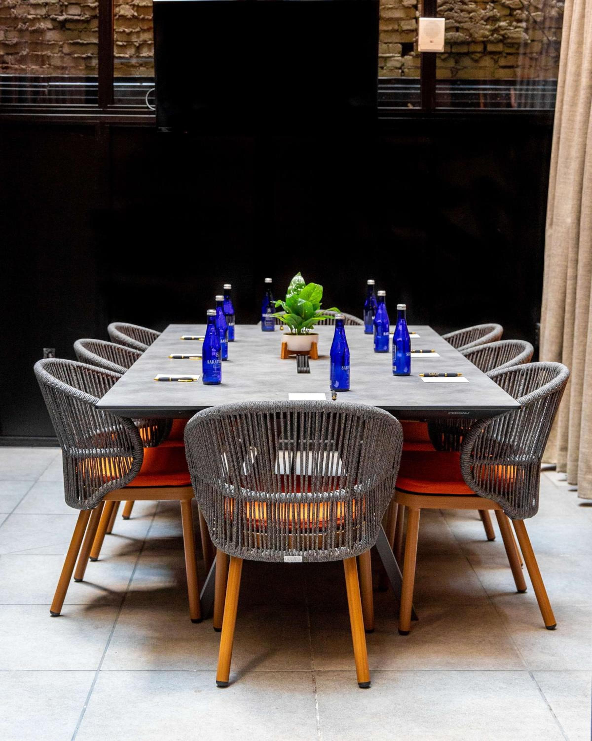 The Draper New York, Collezione di arazzi di Hilton — 17