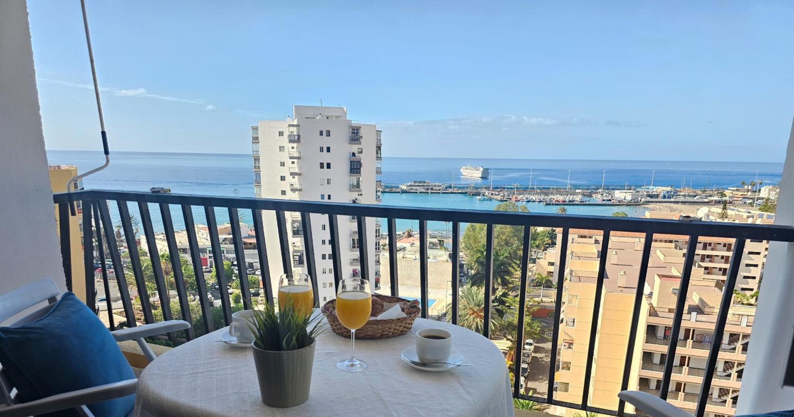 NEW SUNSHINE OCEAN APARTMENT ACHACAY, Los Cristianos, Tenerife — 1