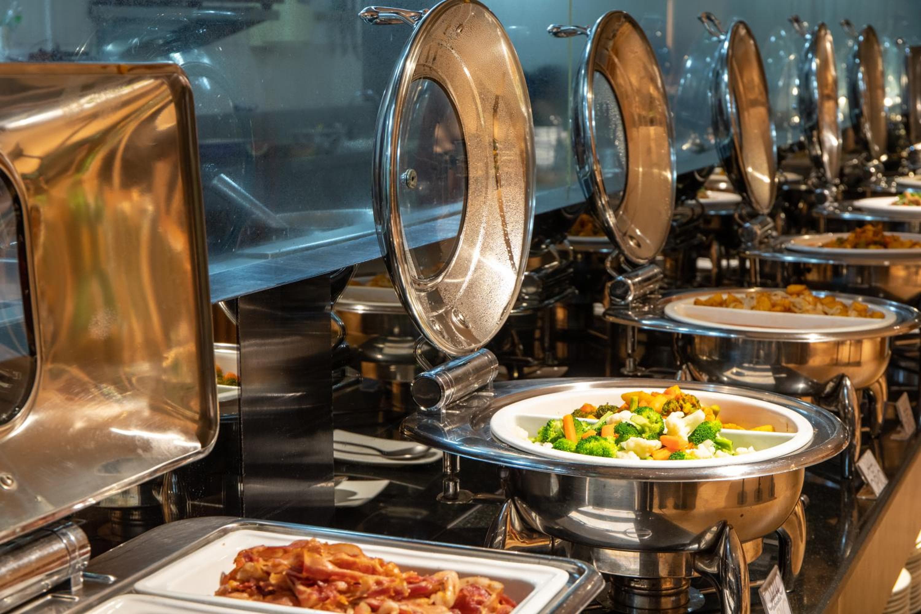 Golden Tulip Mandison Suites — 23