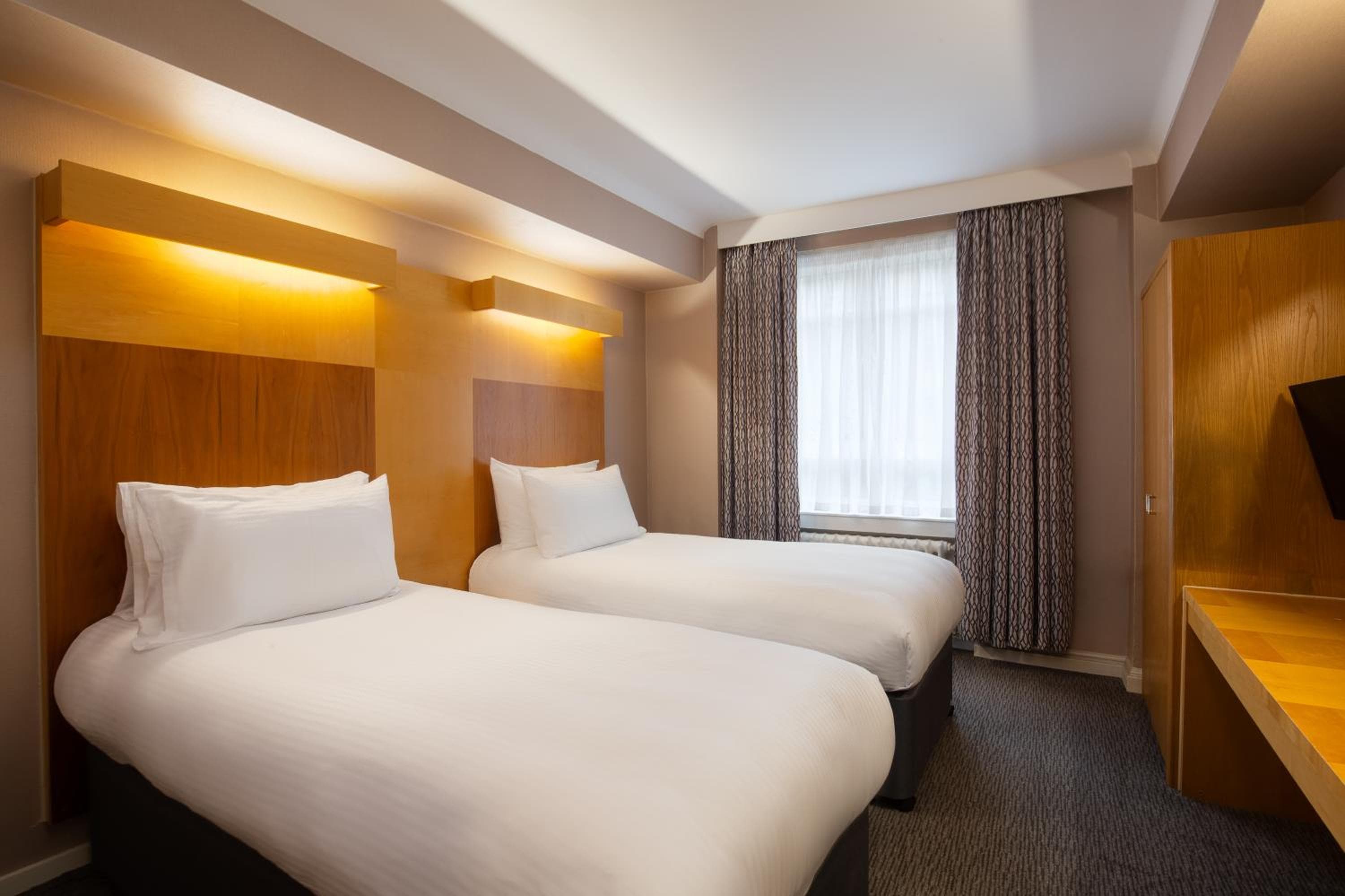 Tavistock Hotel — 10