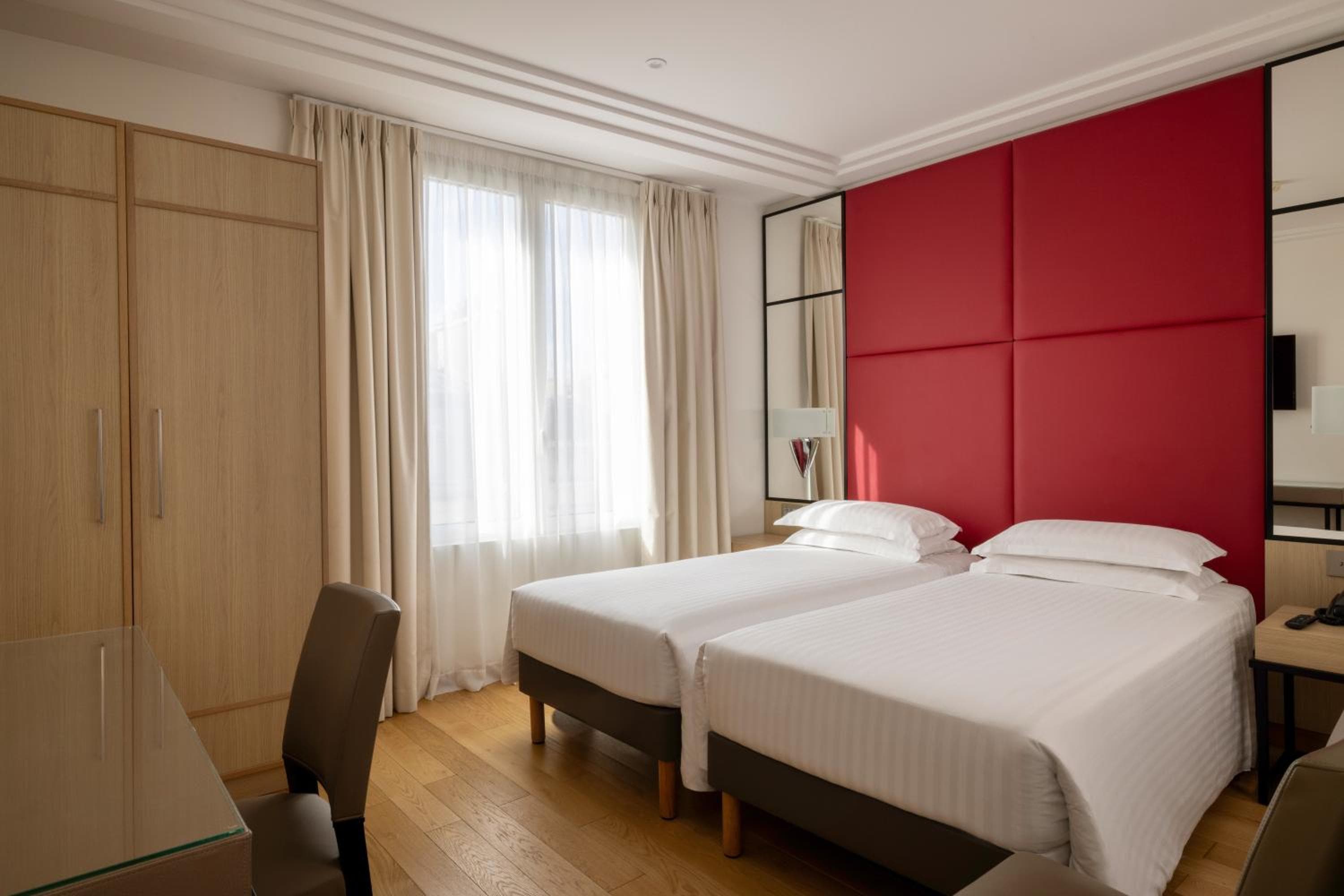 Hotel De Castiglione — 18