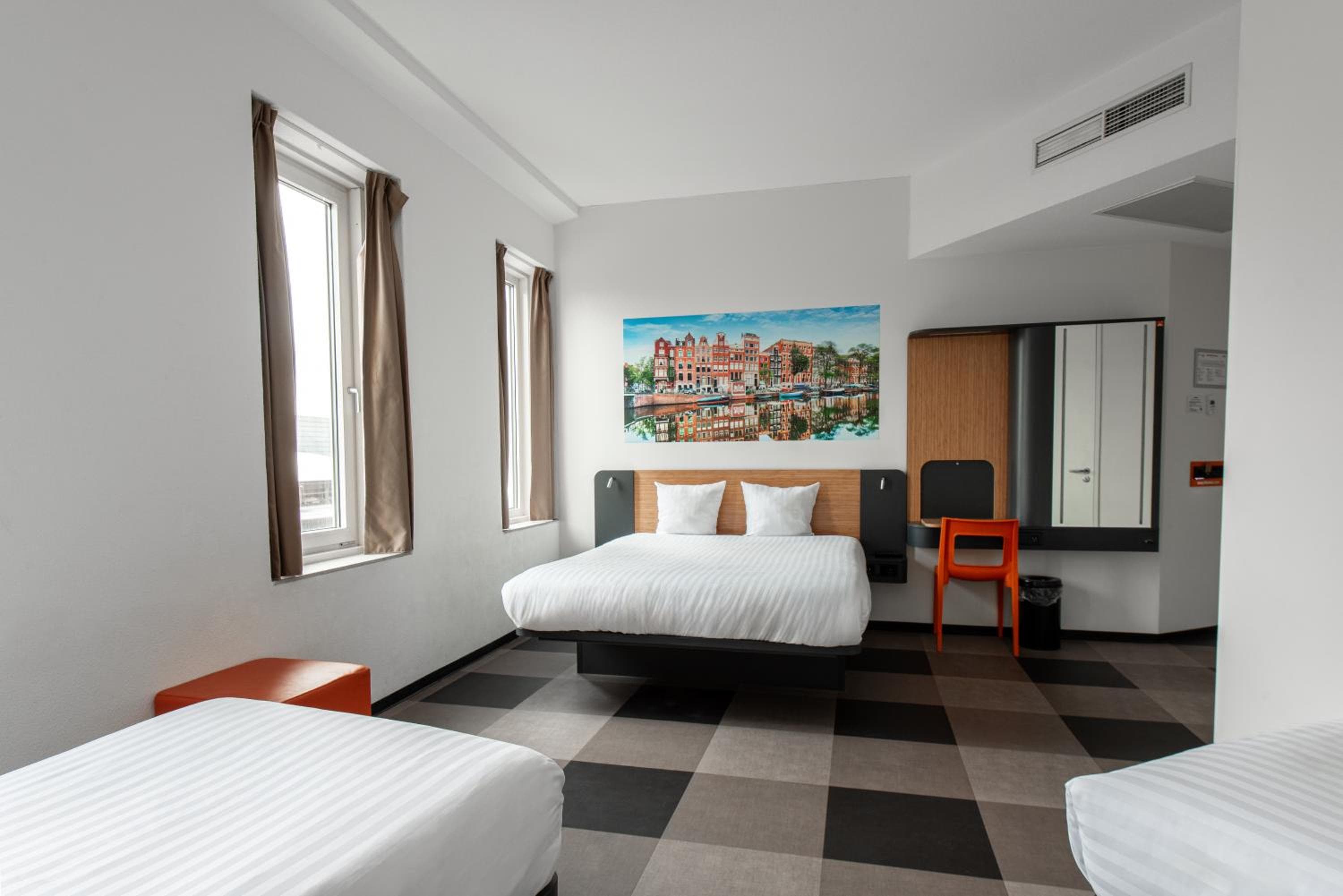 easyHotel Amsterdam Arena Boulevard — 7