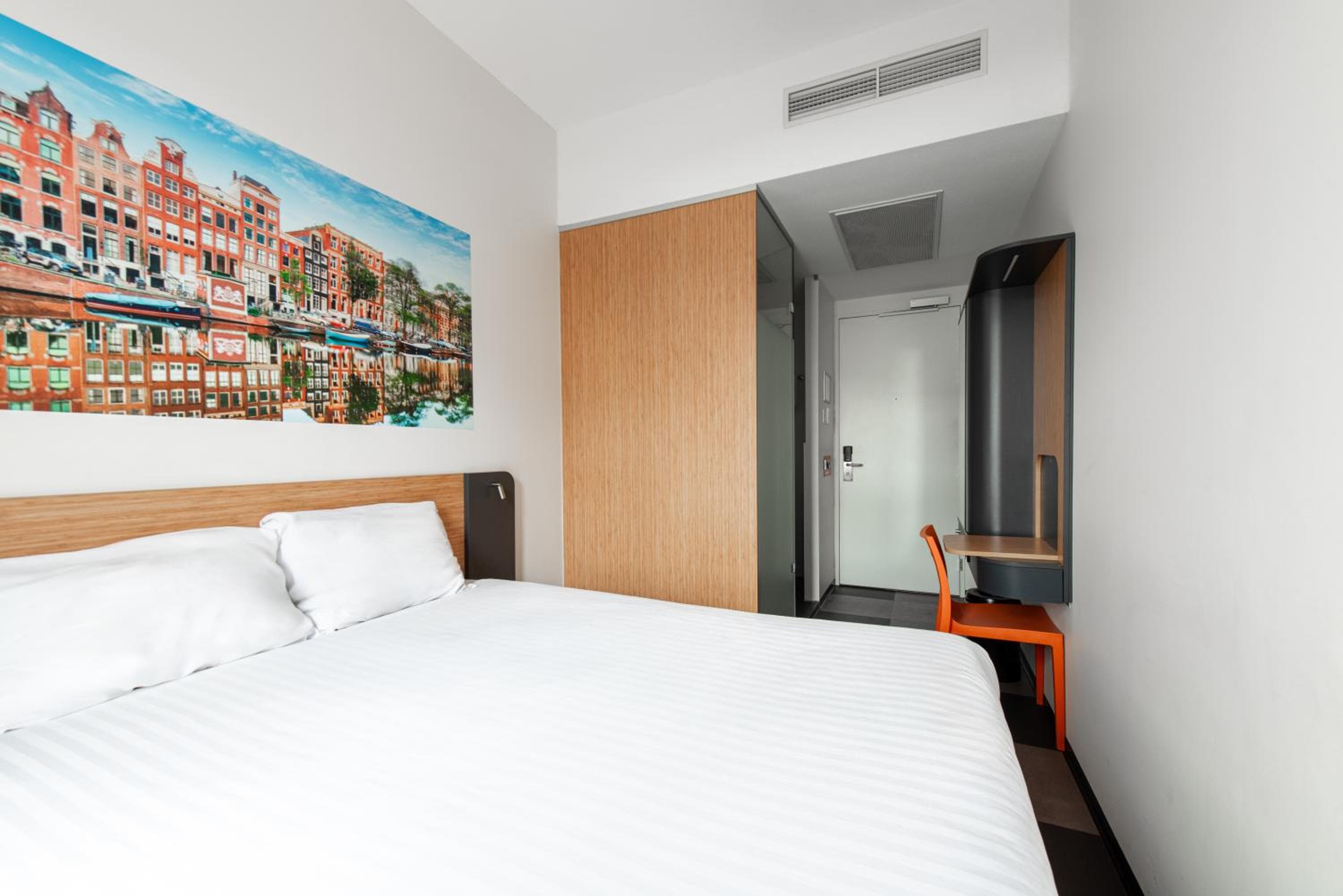 easyHotel Amsterdam Arena Boulevard — 18