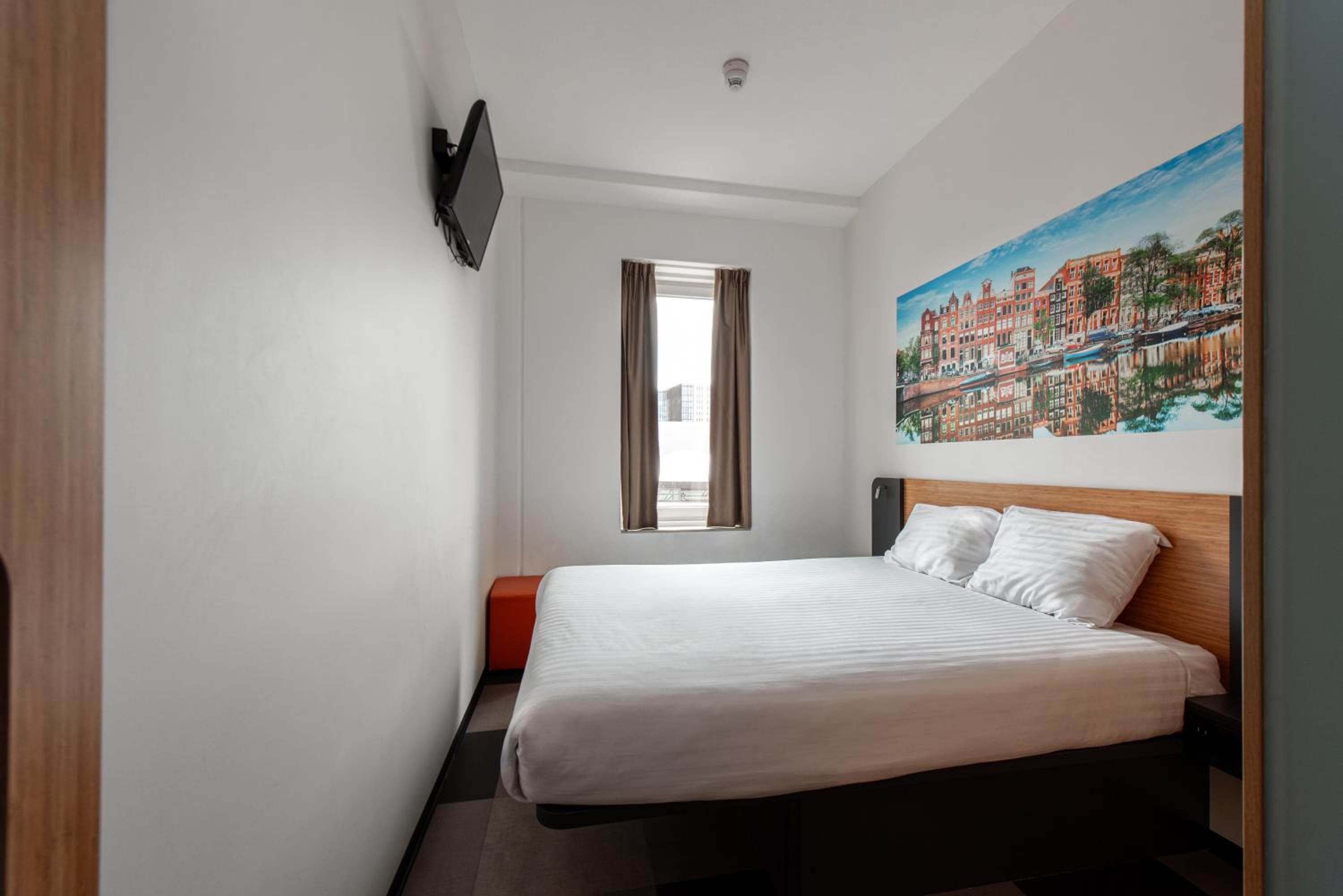 easyHotel Amsterdam Arena Boulevard — 8