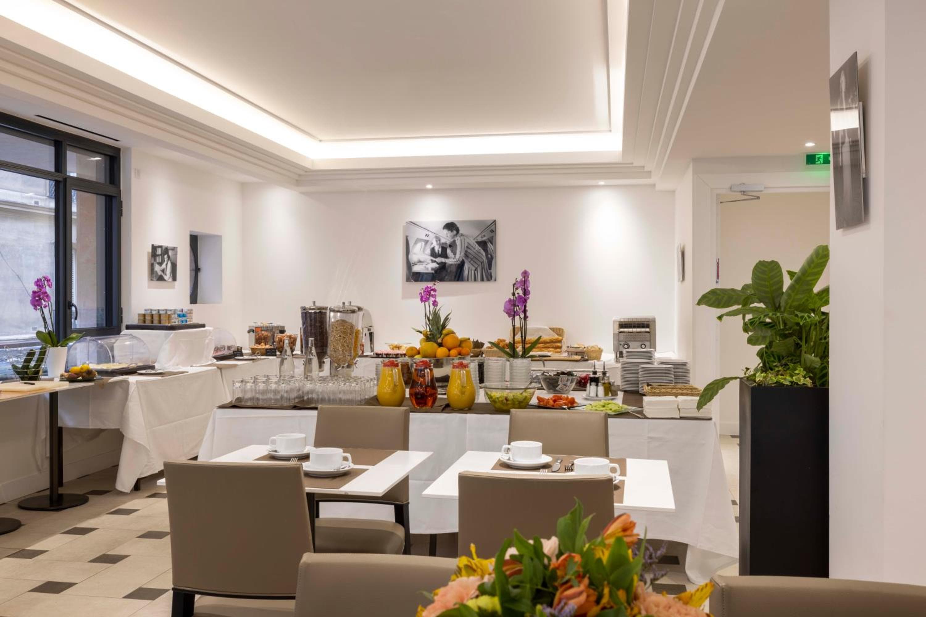 Hotel De Castiglione — 12