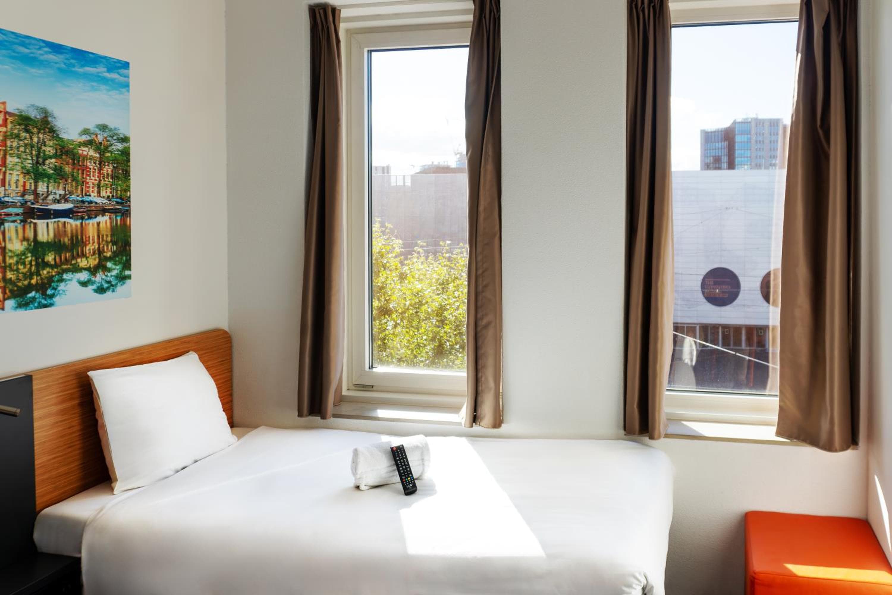 easyHotel Amsterdam Arena Boulevard — 25