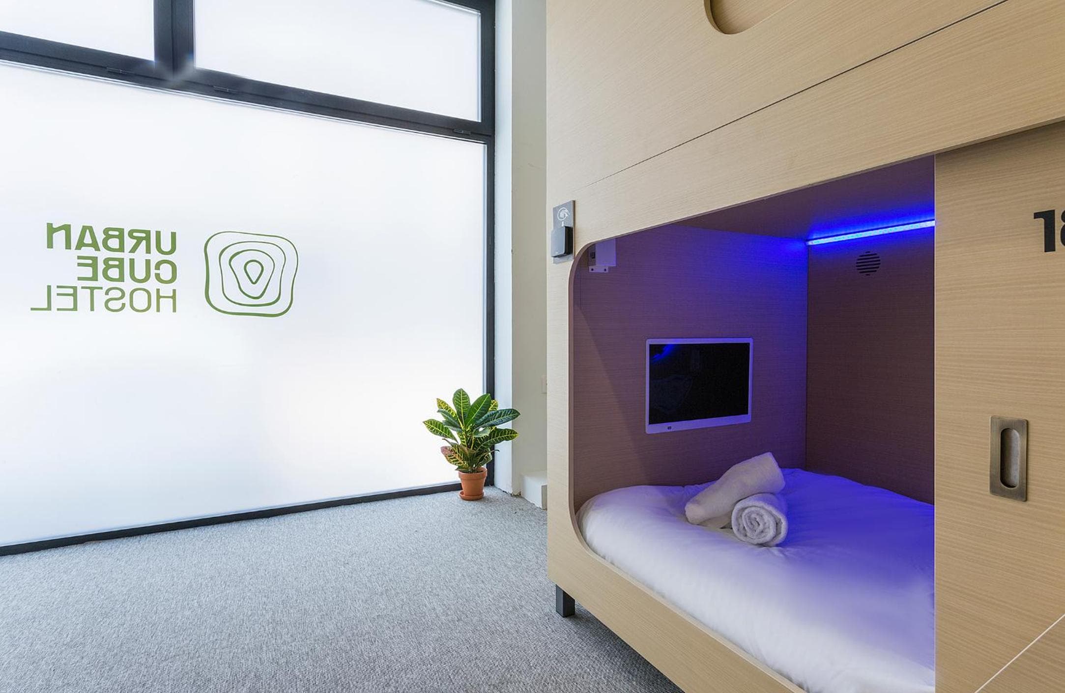 Urban Cube Hostel Sevilla — 18