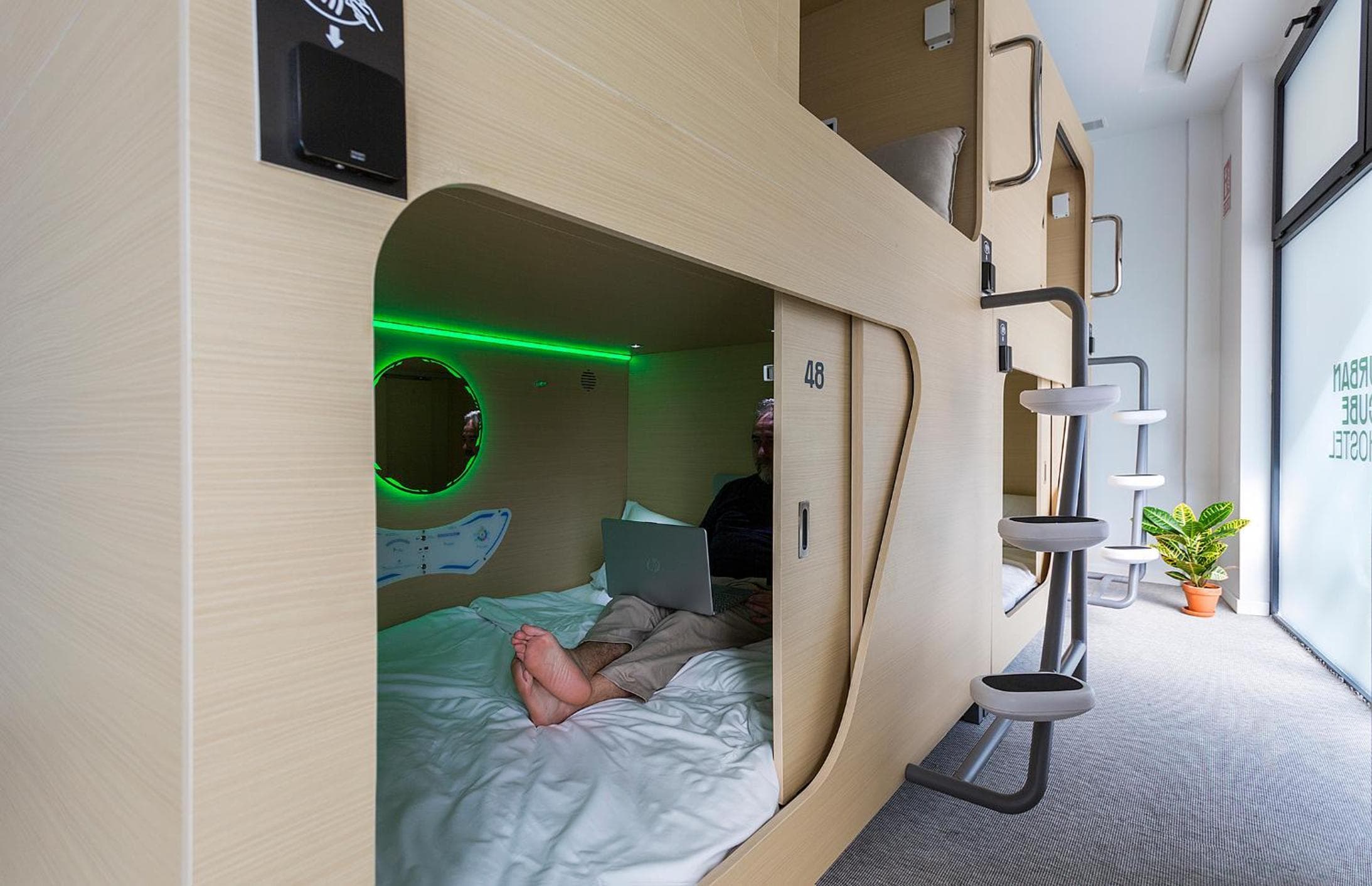Urban Cube Hostel Sevilla — 5