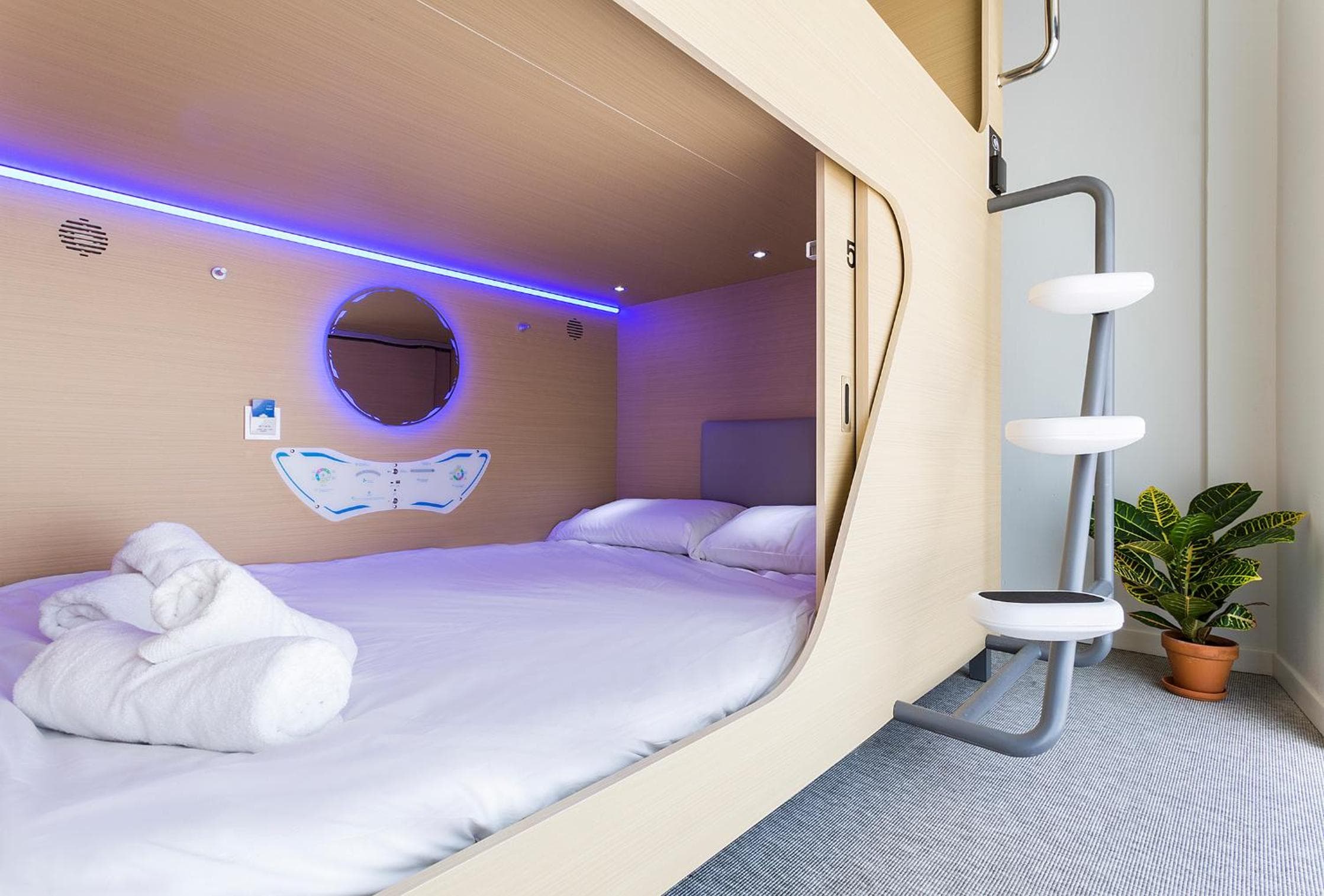 Urban Cube Hostel Sevilla — 7