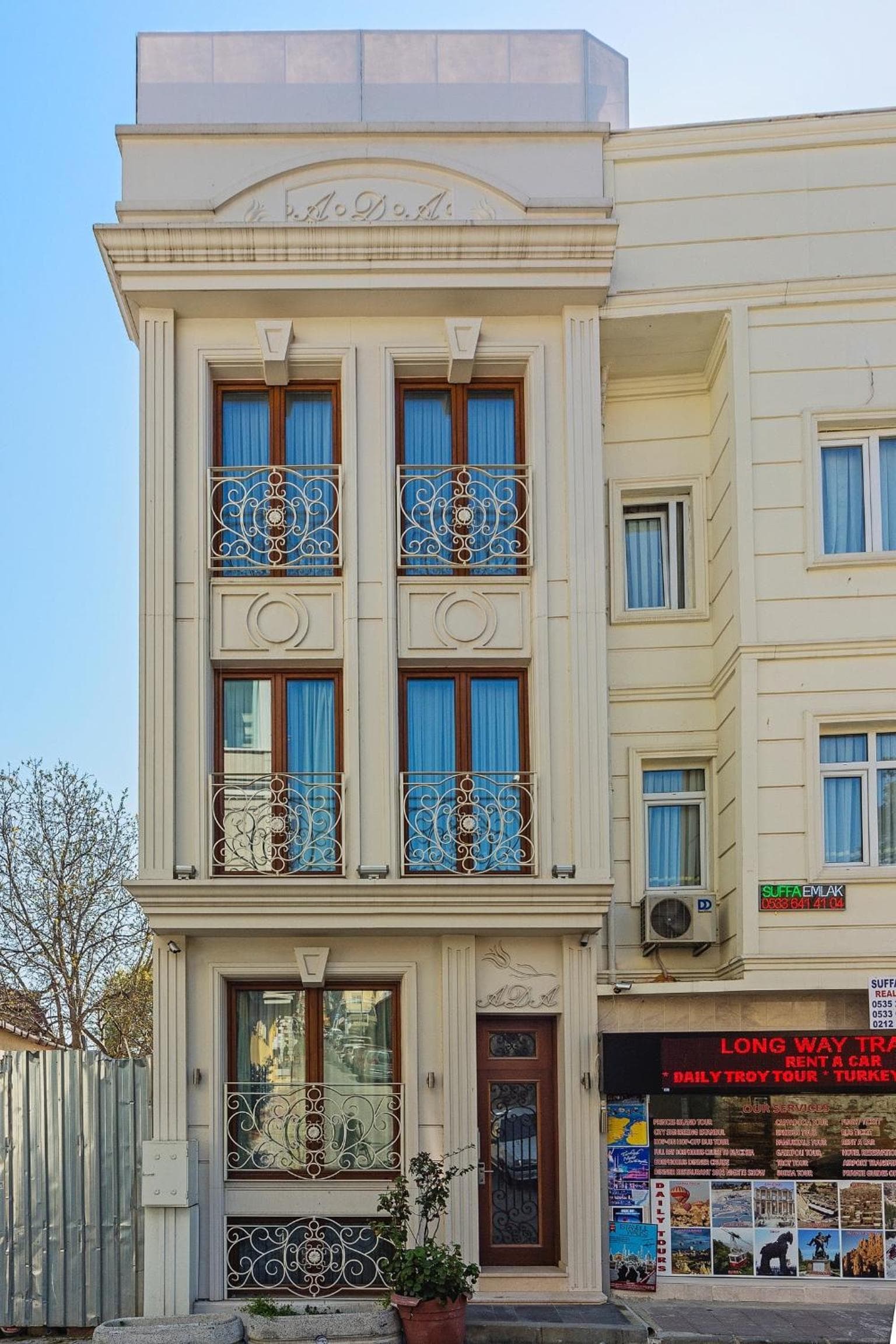C'è l'Hotel Istanbul — 2