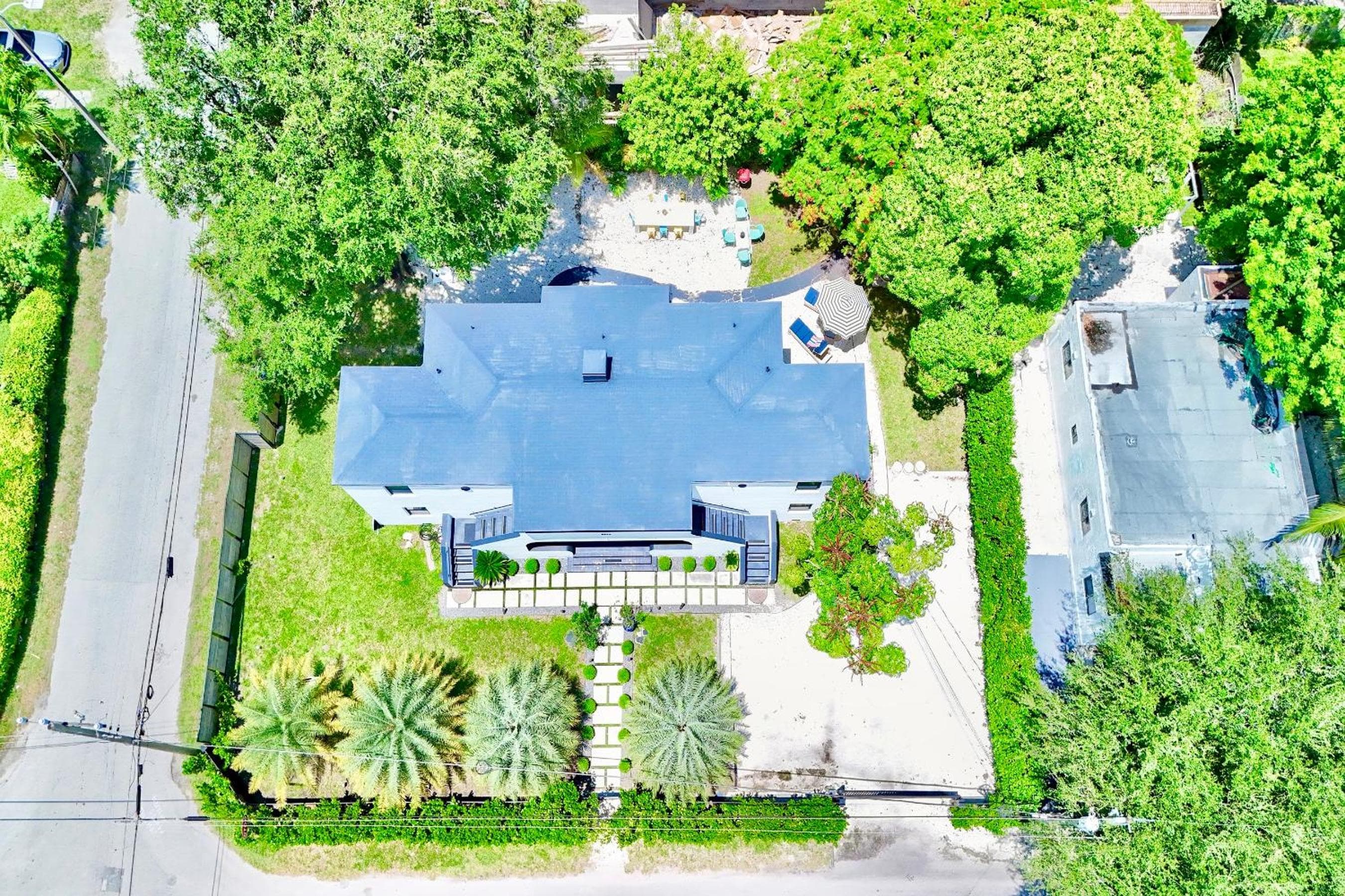 3 Seasons at the Carrington 3 Two Bedroom 1 Bath Apts -6 Bedrooms 3 bathrooms and 3 bedroom 2 bathroom Villa — 12