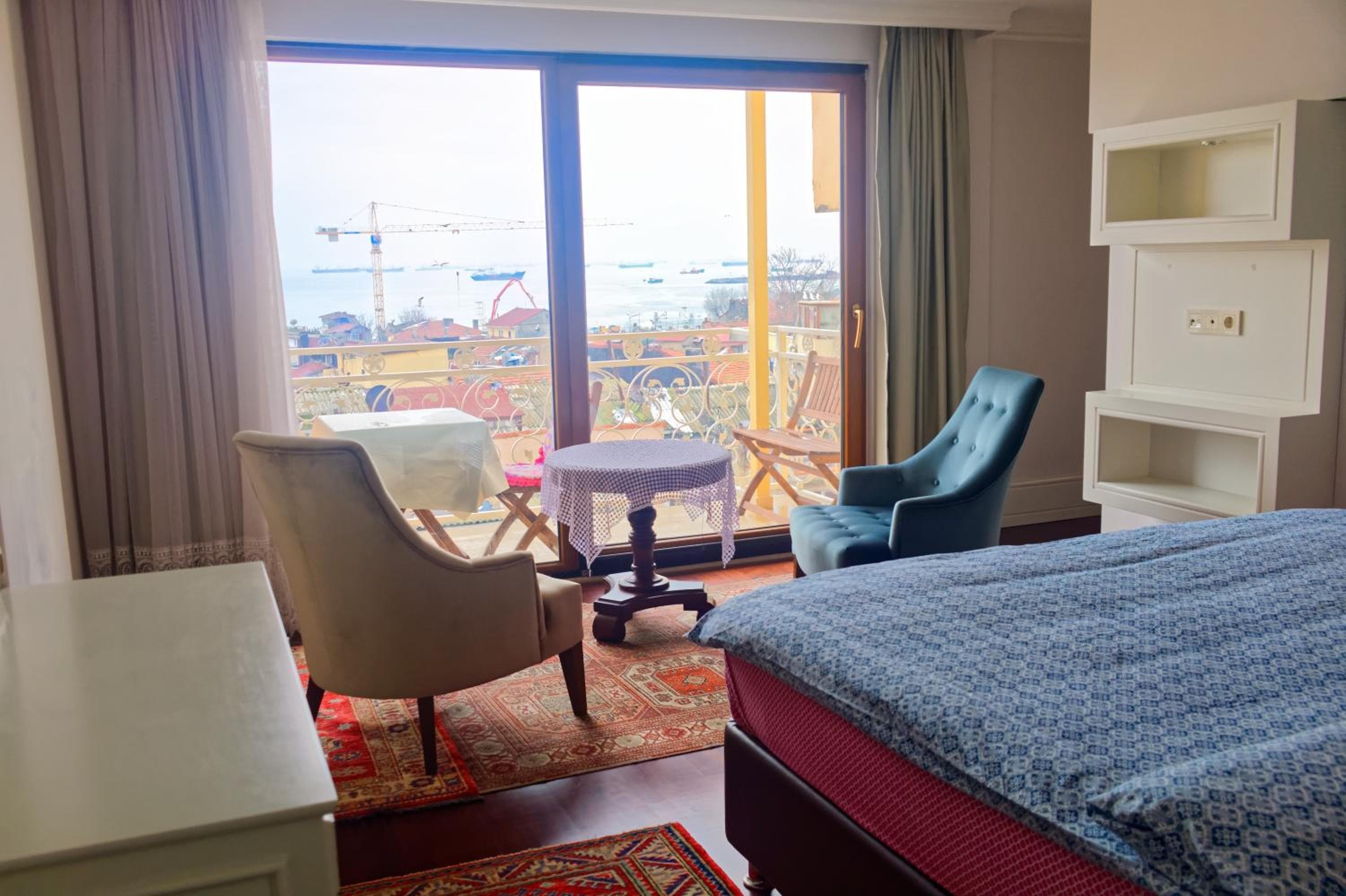 C'è l'Hotel Istanbul — 25