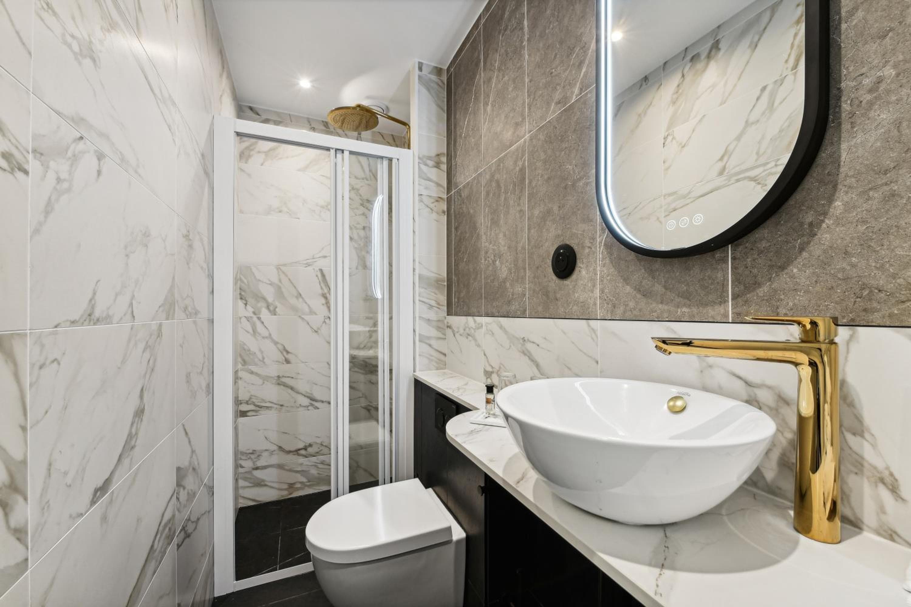 Hôtel Mondial — 6