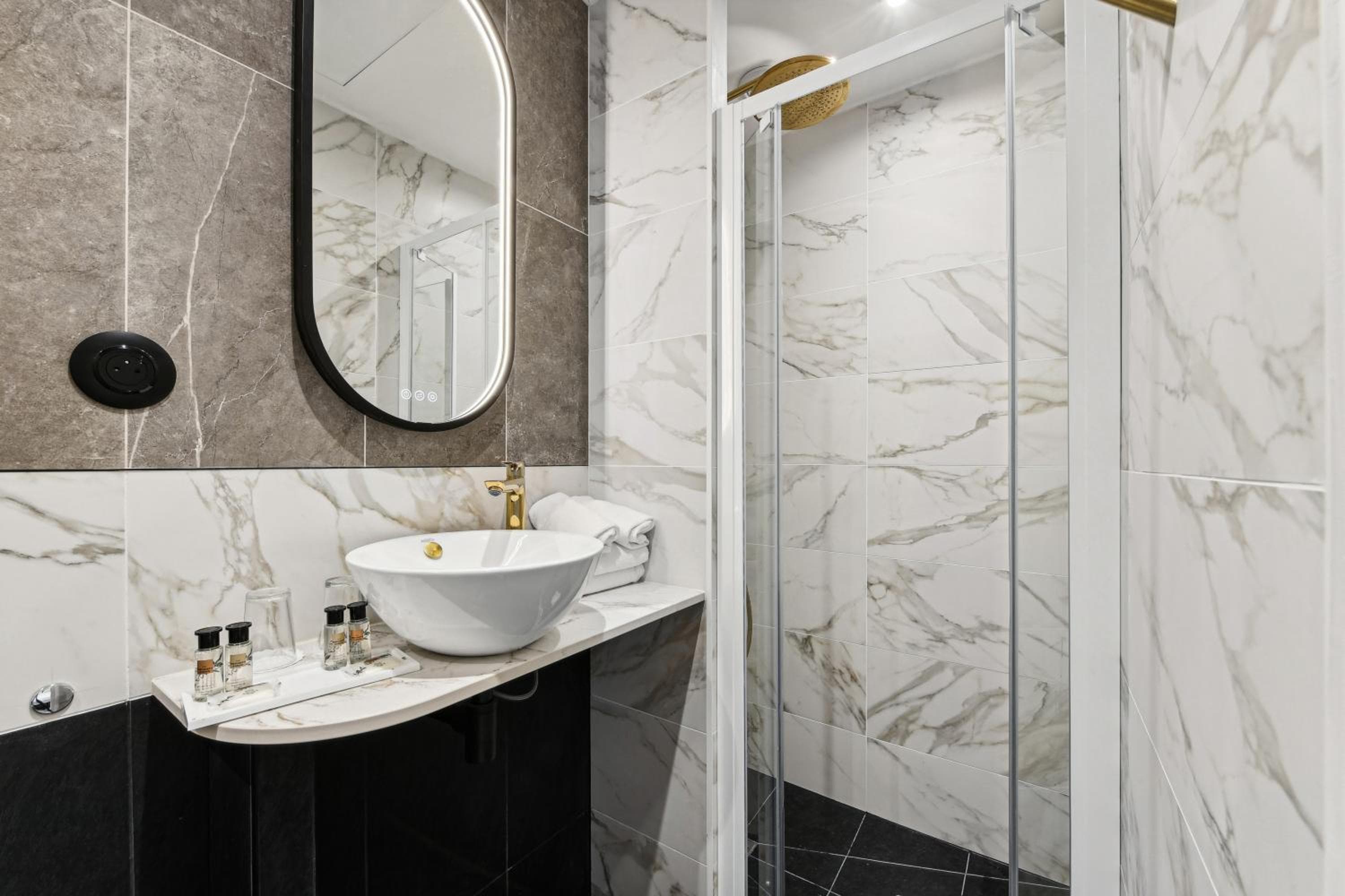 Hôtel Mondial — 30
