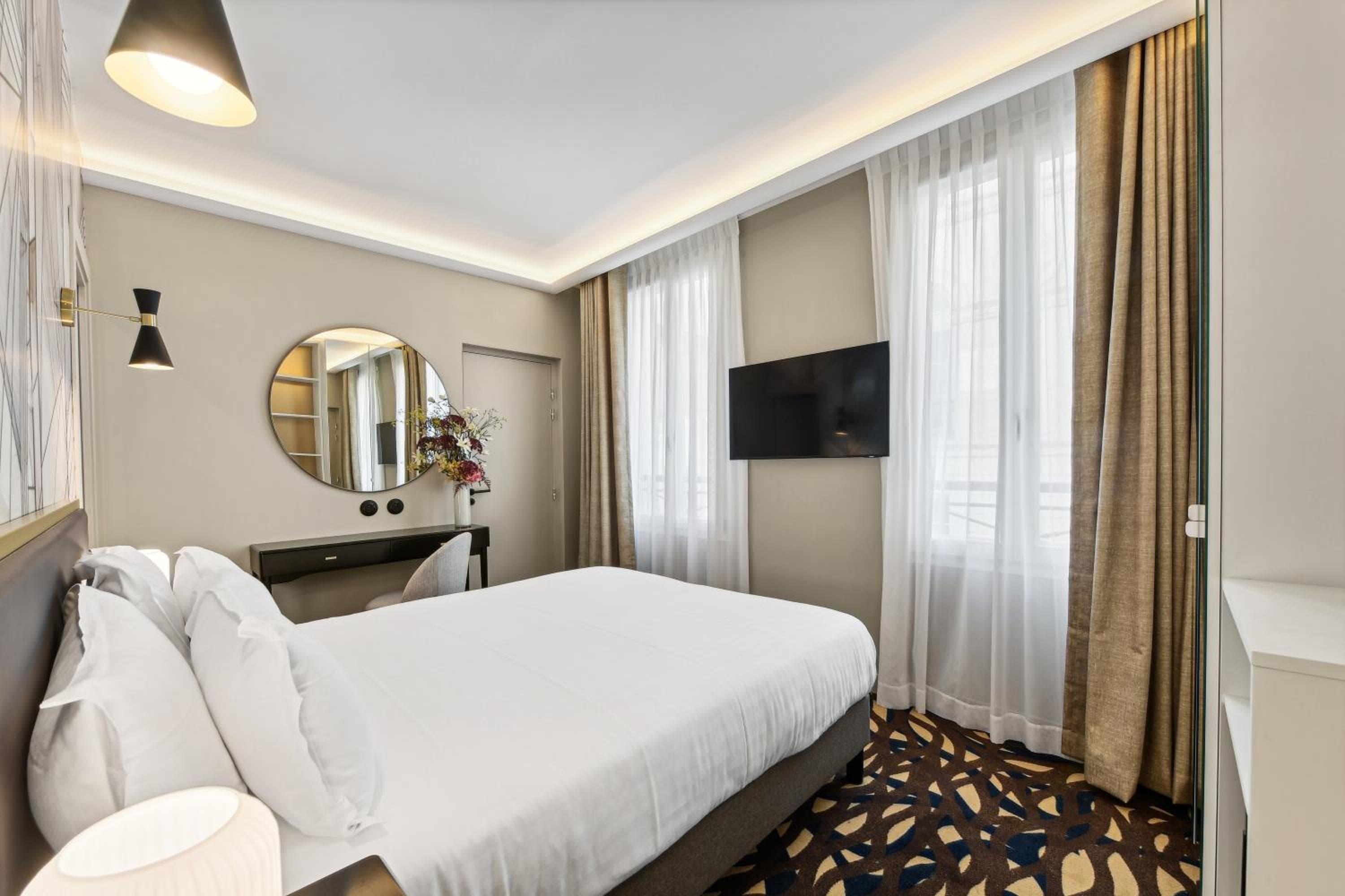 Hôtel Mondial — 17