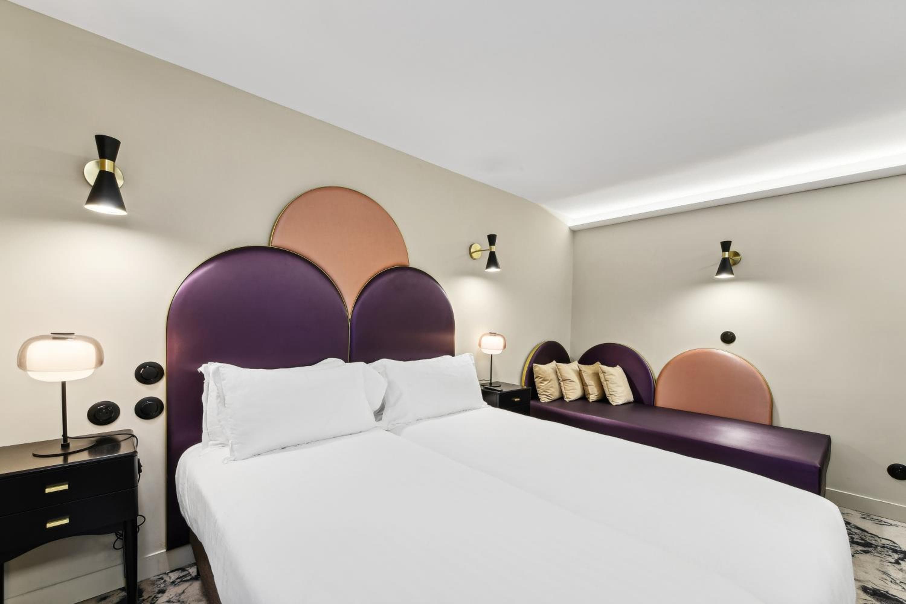 Hôtel Mondial — 16