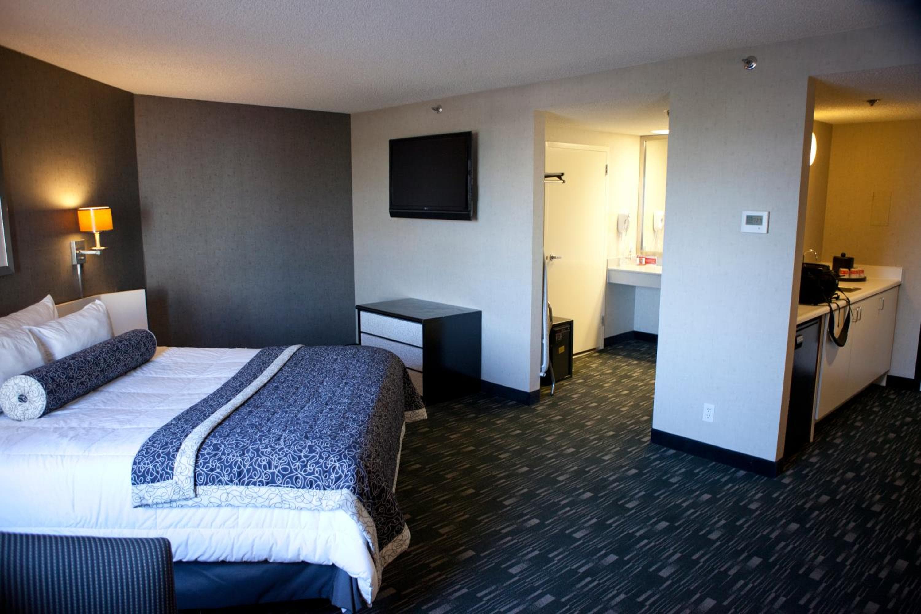 Ramada Plaza by Wyndham West Hollywood Hotel & Suites — 22