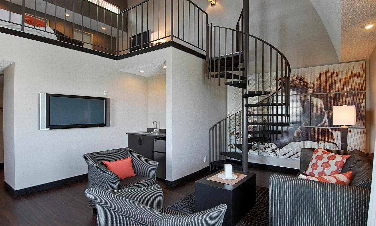Ramada Plaza by Wyndham West Hollywood Hotel & Suites — 25