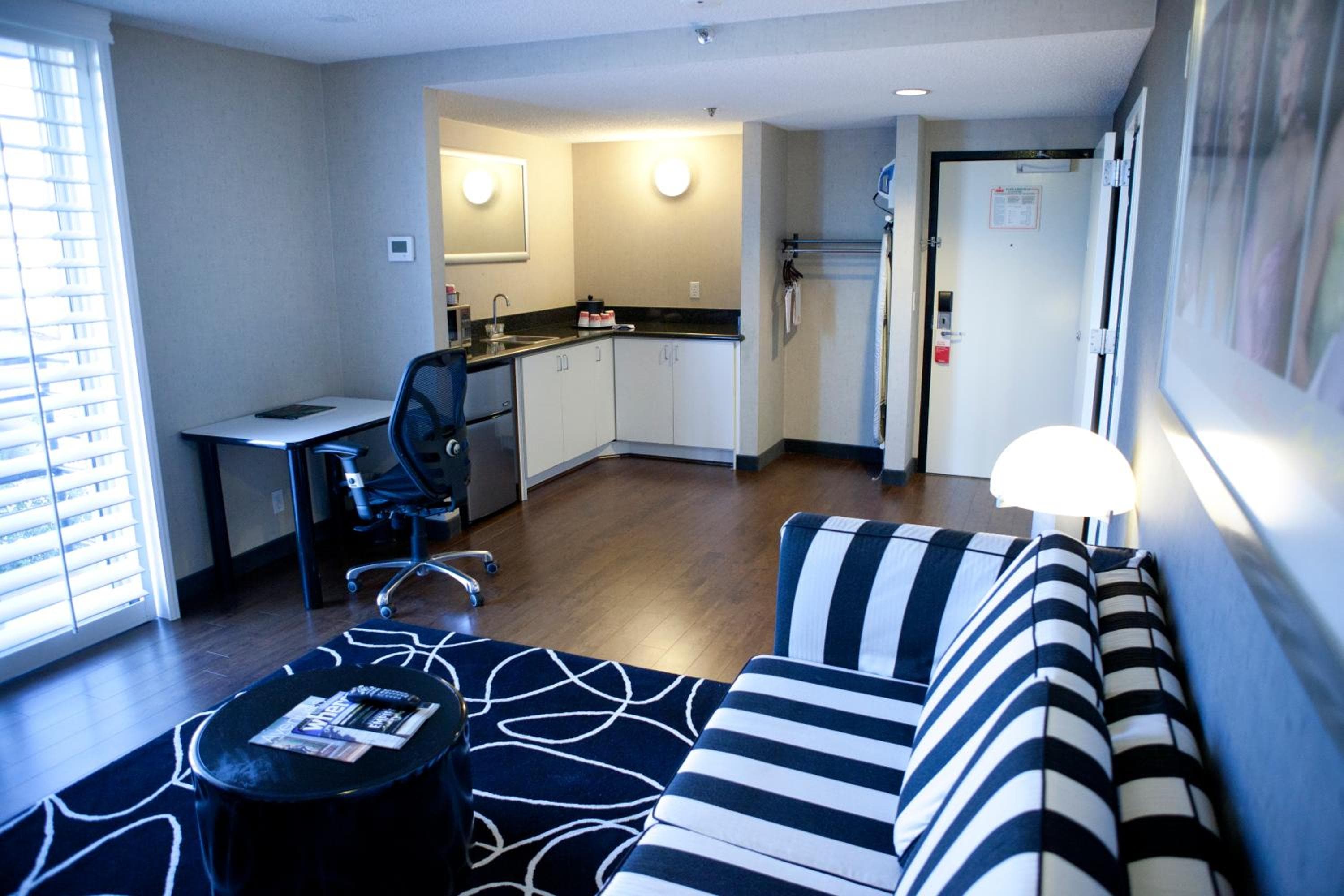 Ramada Plaza by Wyndham West Hollywood Hotel & Suites — 24