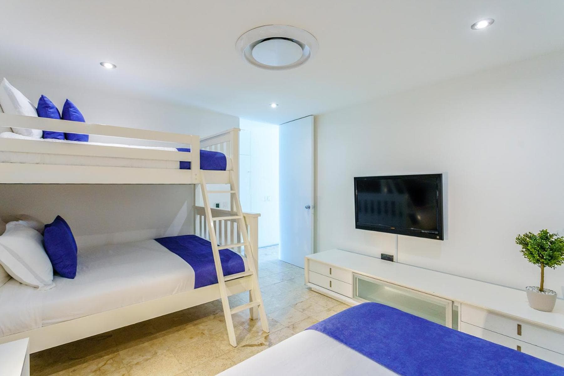 Gorgeous Magia Beachside Condos by Stella Rentals! — 30