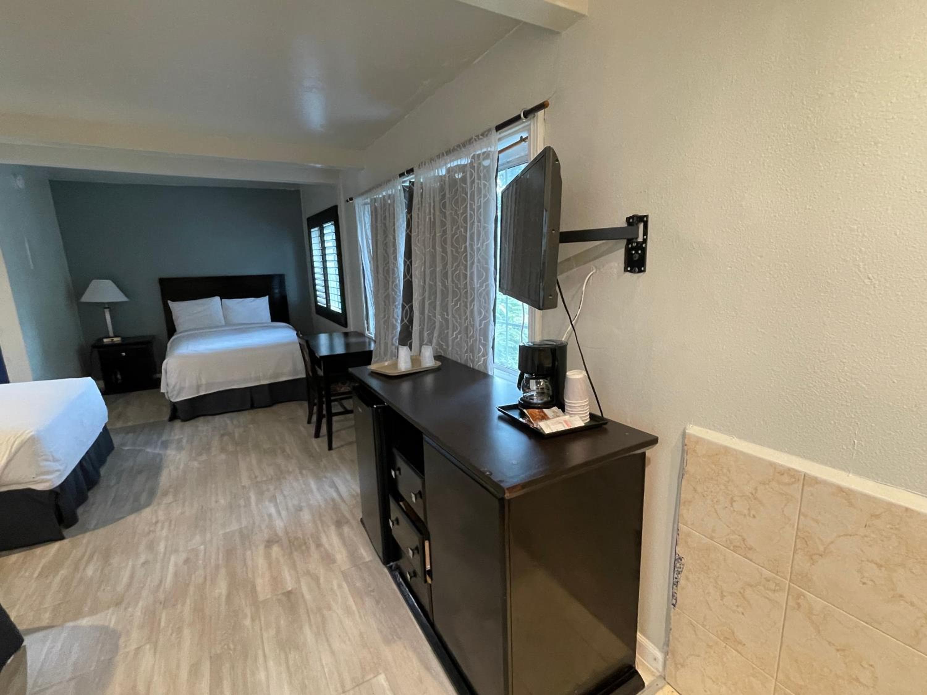 Hotel H-Wood — 29