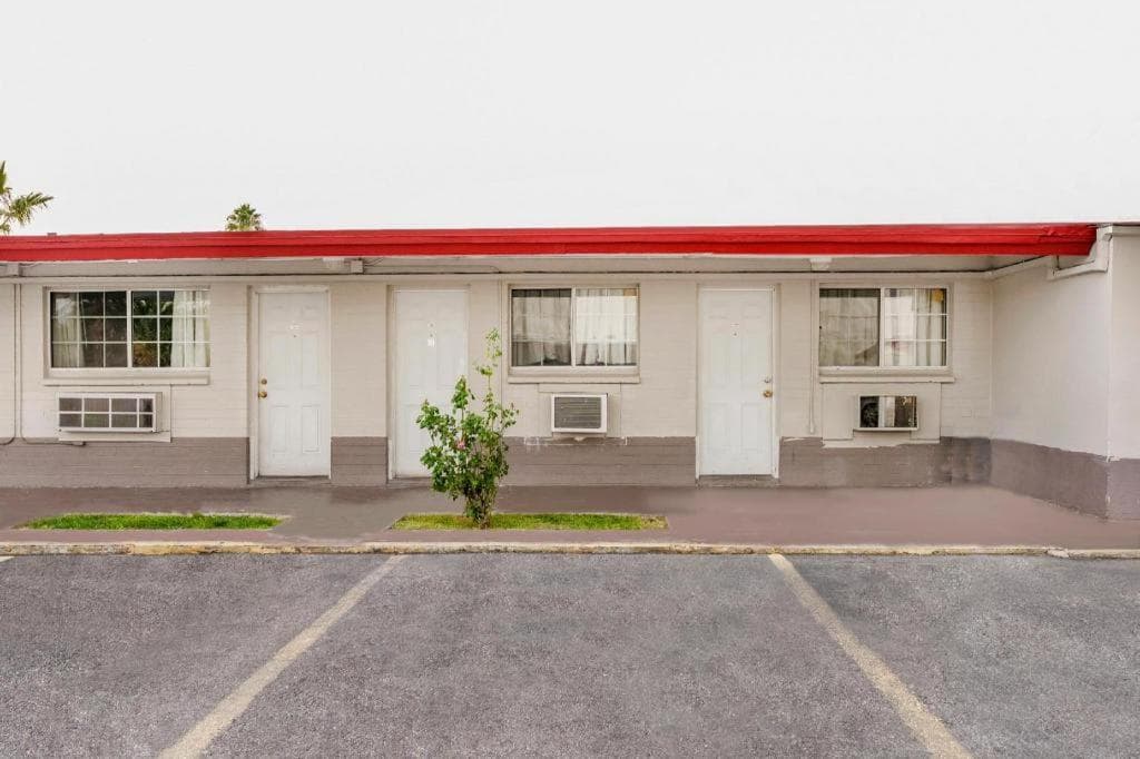 OYO Gateway Motel Las Vegas North Strip/Fremont St. Area — 14