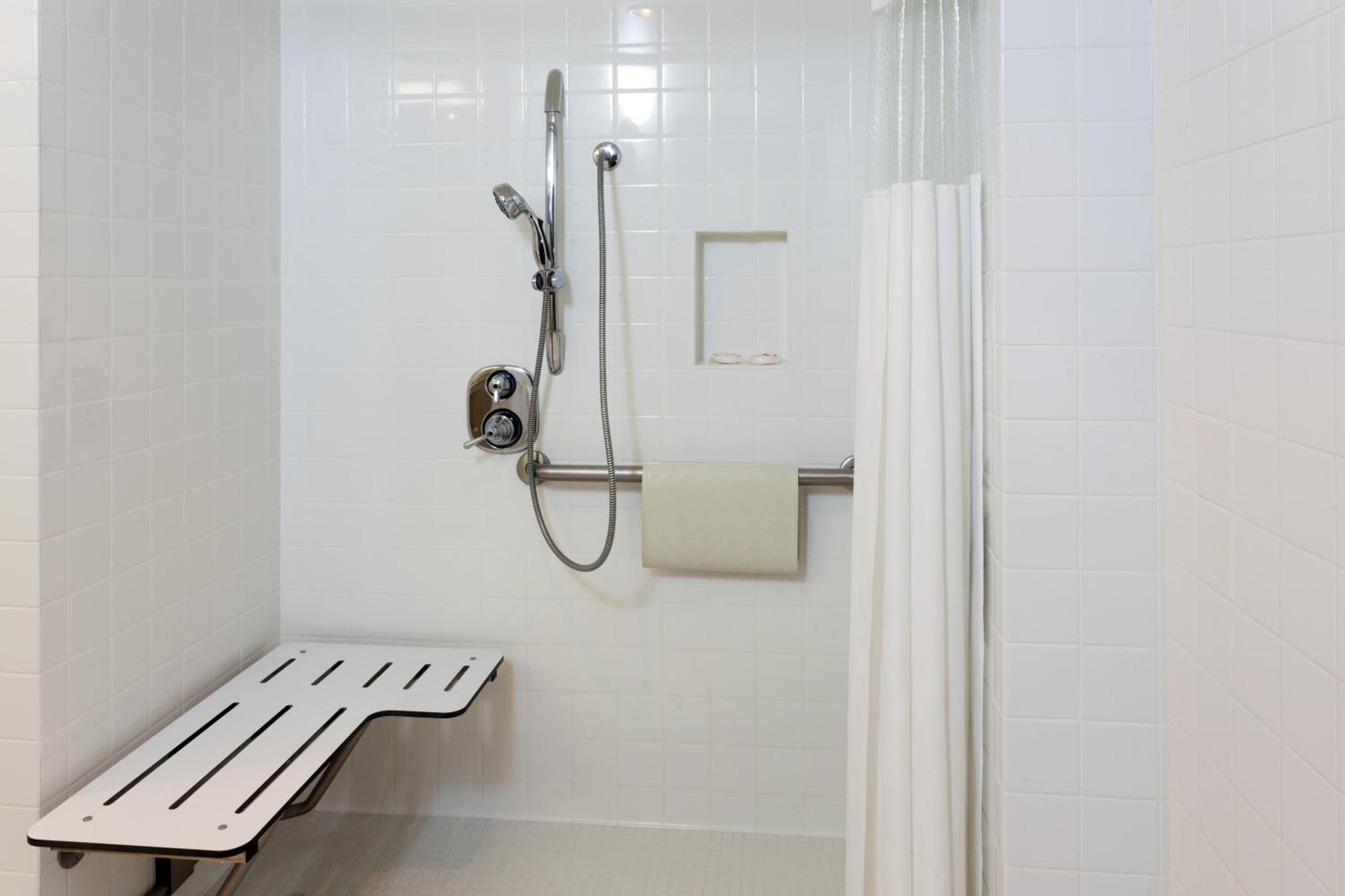 Ramada Plaza by Wyndham West Hollywood Hotel & Suites — 19